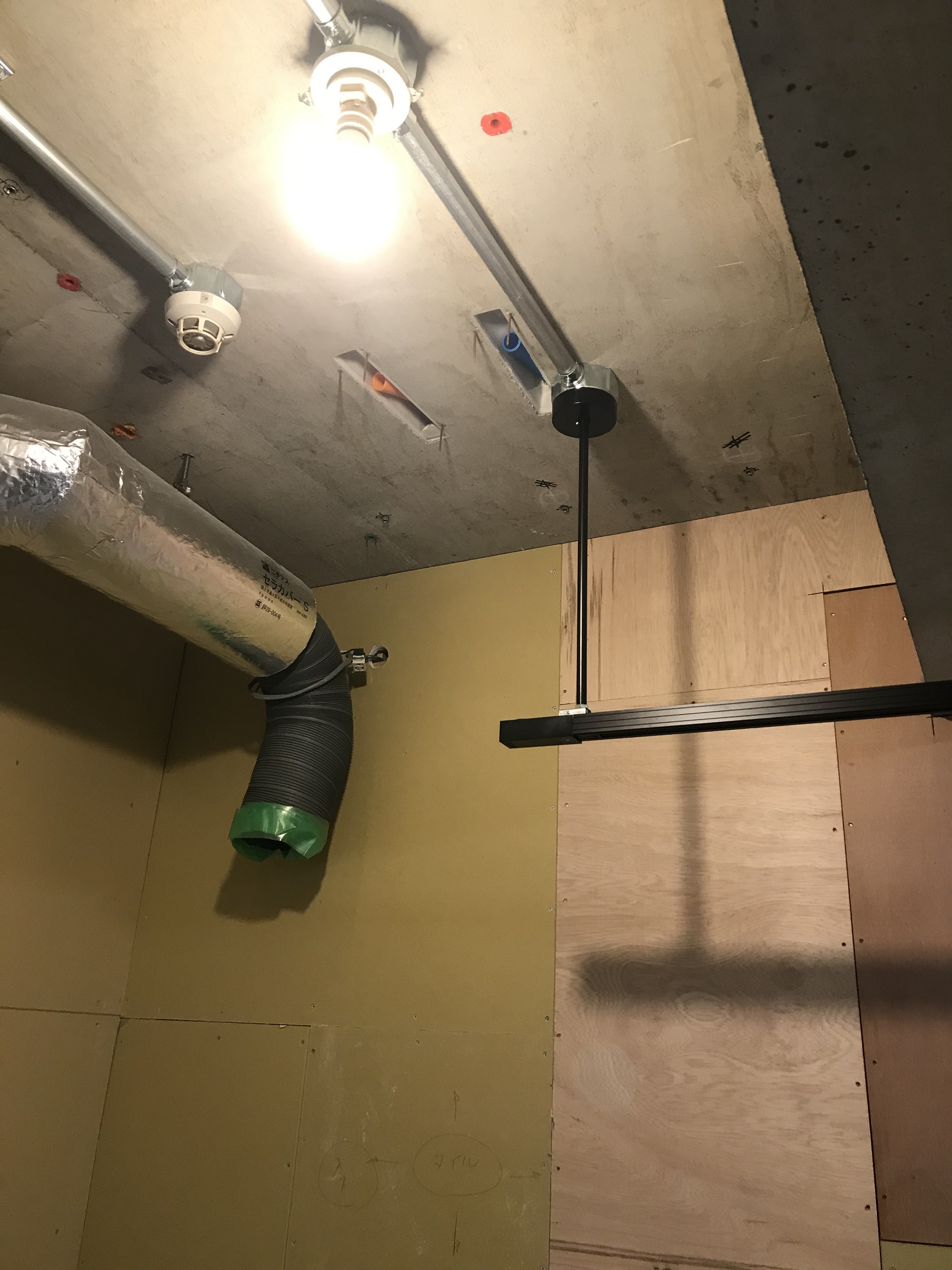 電気工事　天井　スケルトン