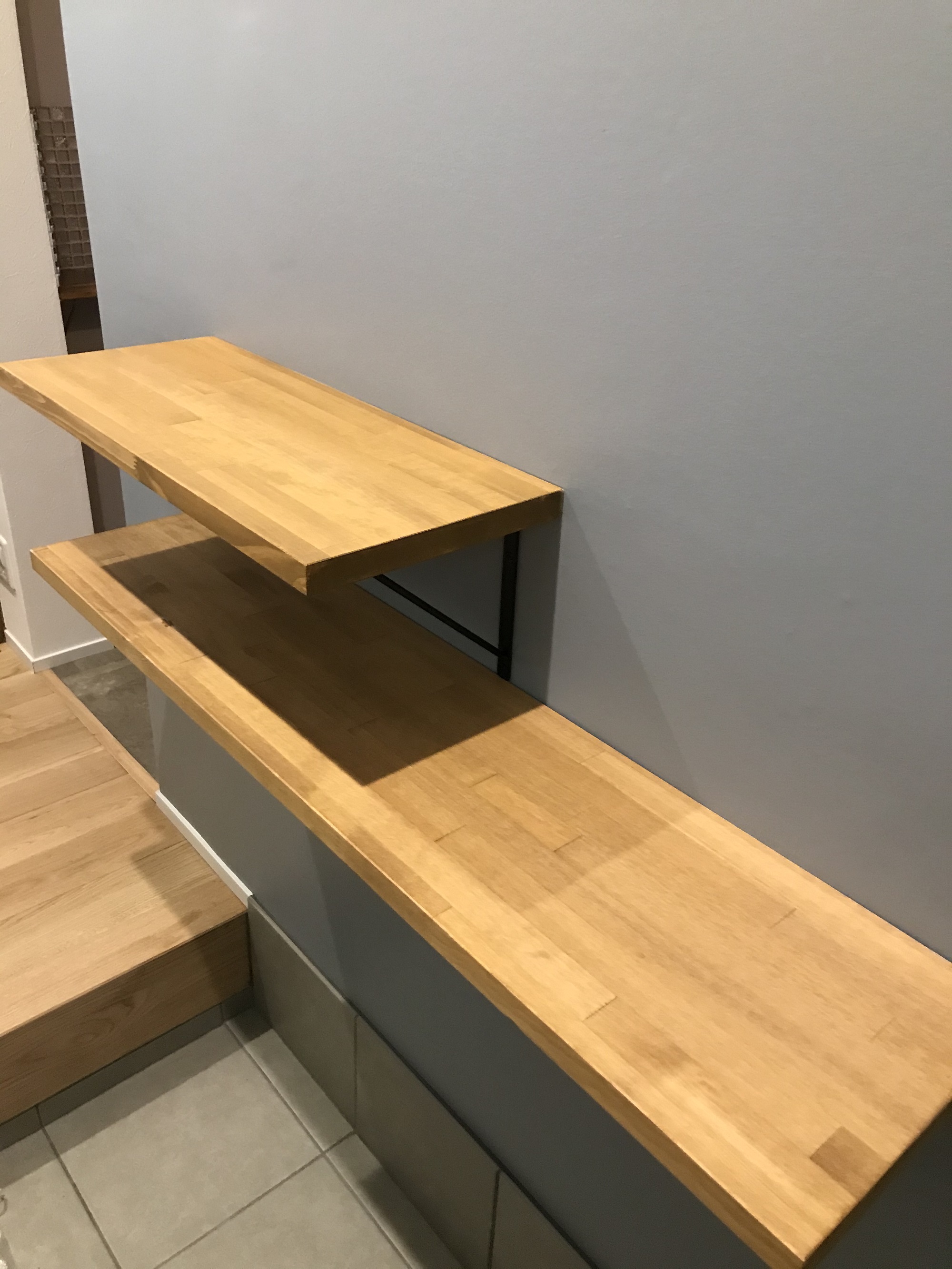 玄関　飾り棚　アクセント塗装