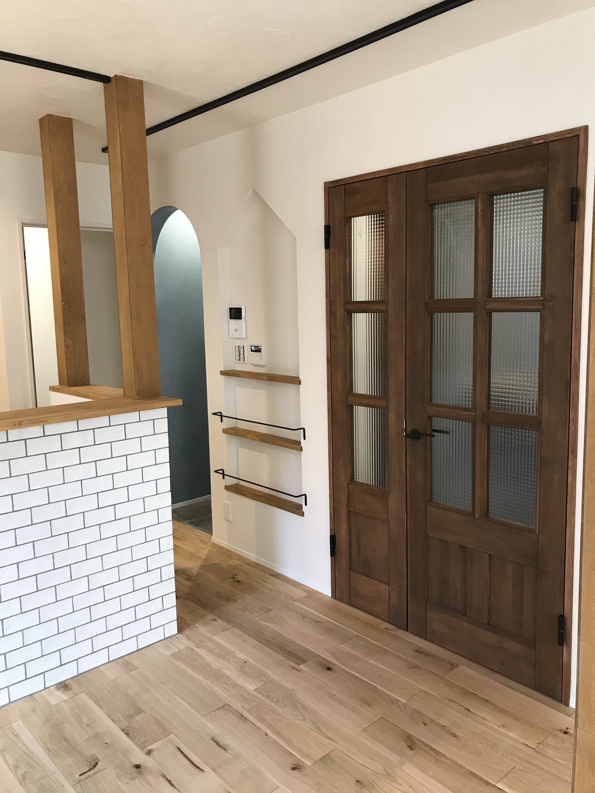 親子扉　リビング入口　無垢材