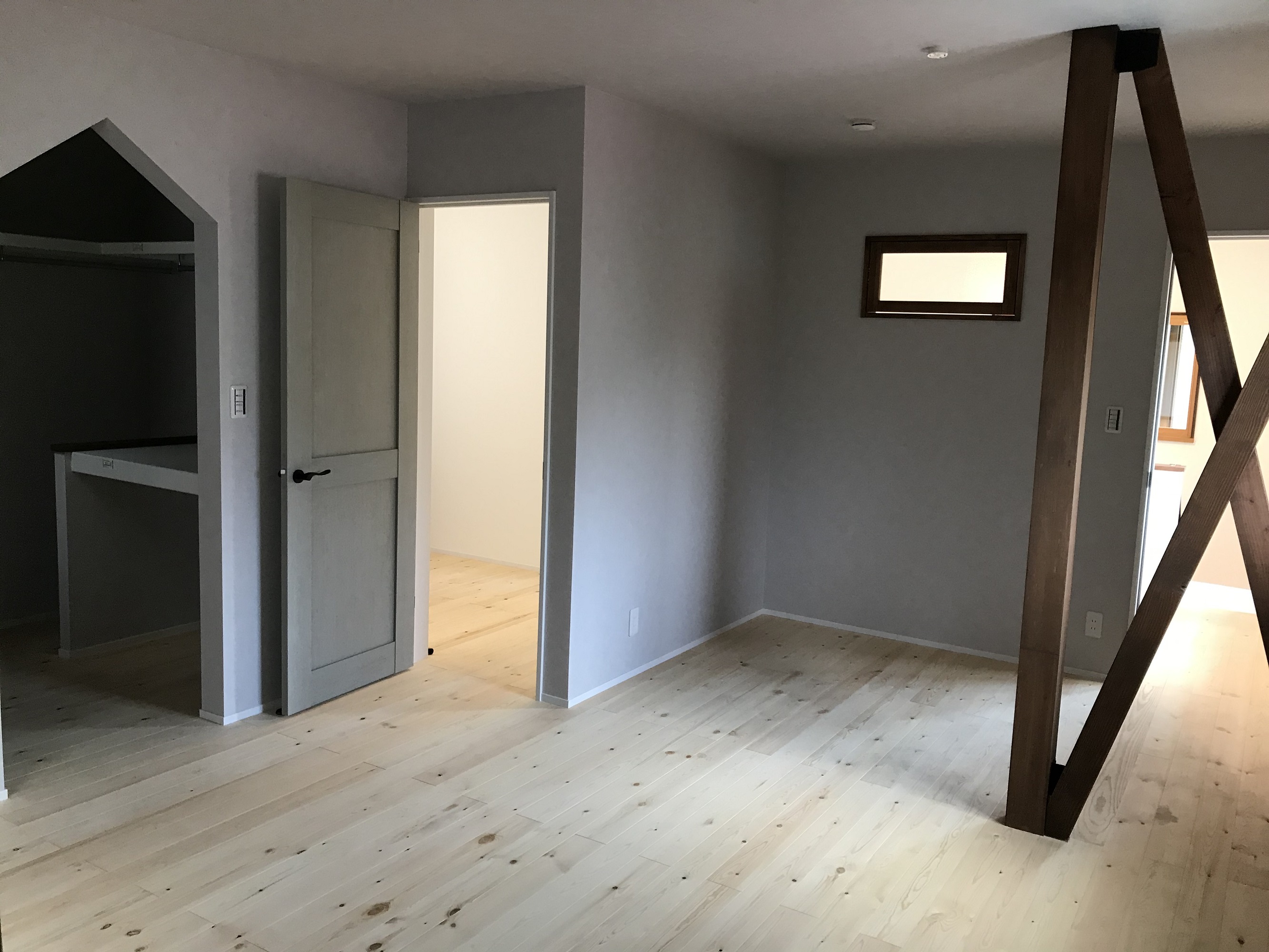 木造軸組工法(在来工法)　柱　筋交い　梁　間取り変更