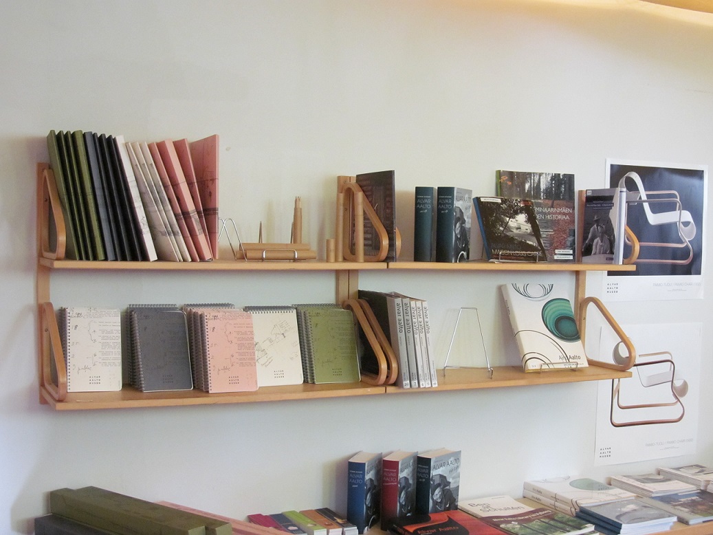 北欧のデスク棚