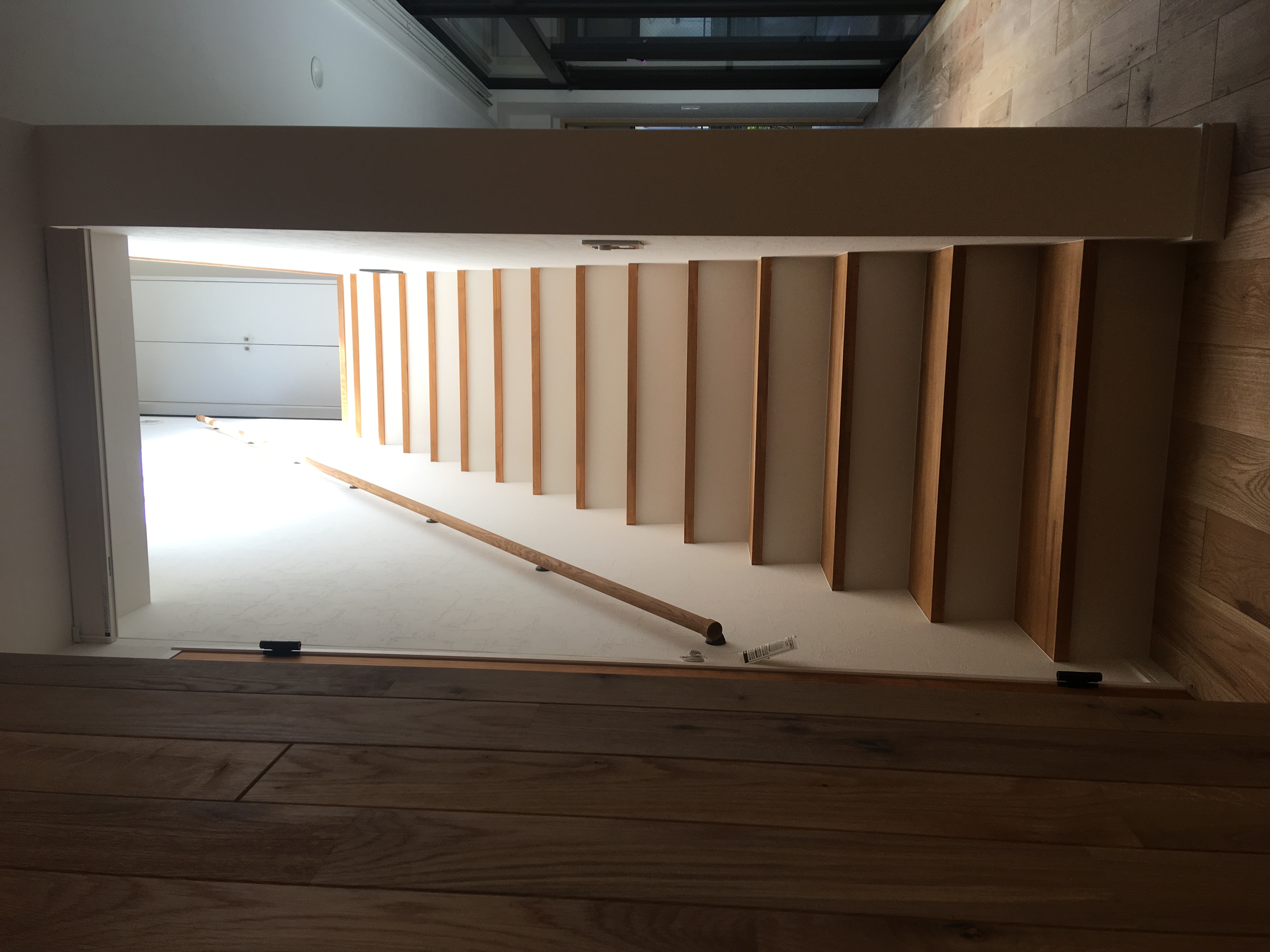 光の差し込む階段