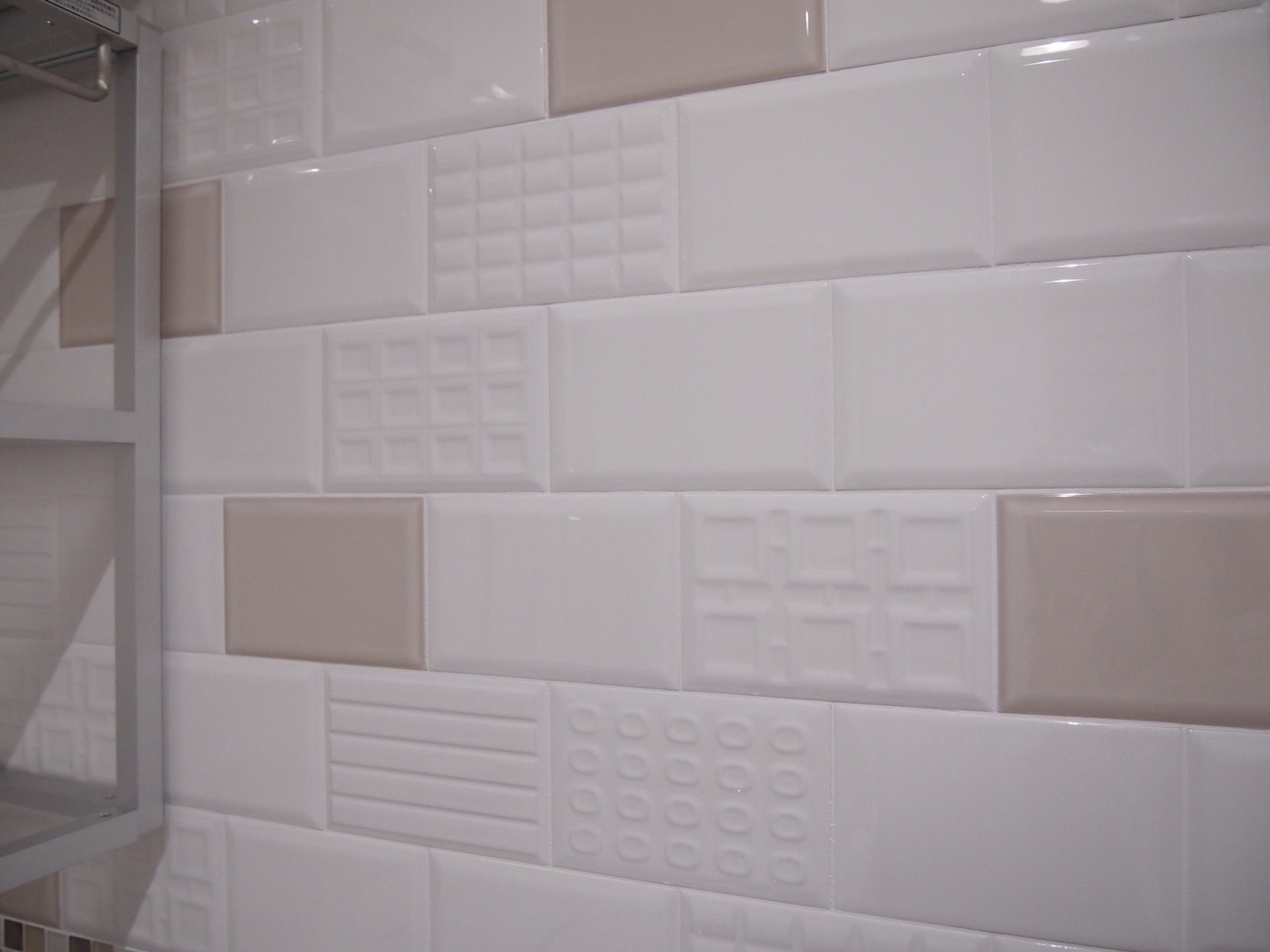 洗面室の壁をタイルで一新！