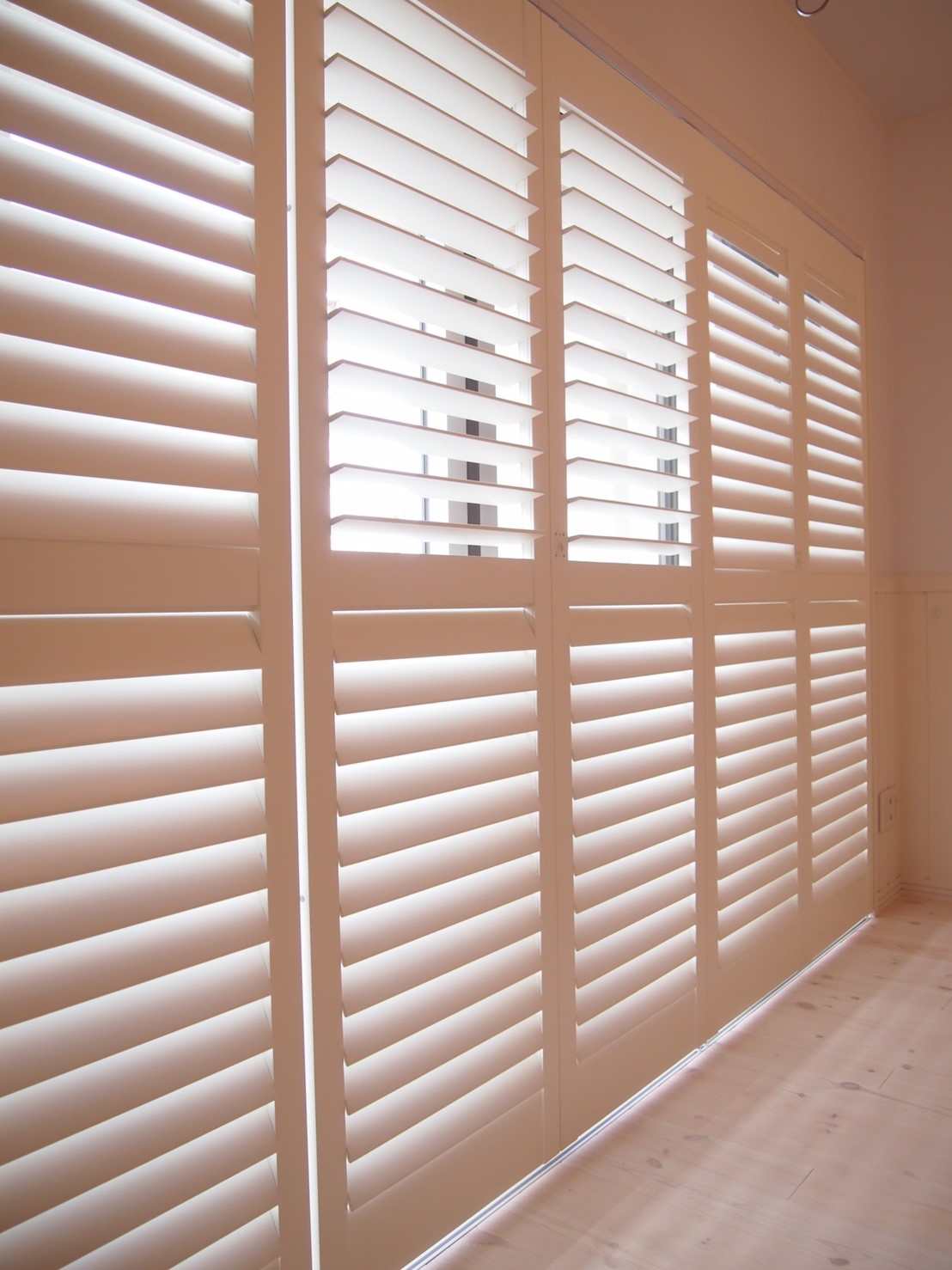 N邸　マンション改装工事 ～ウッドシャッターが付きました～