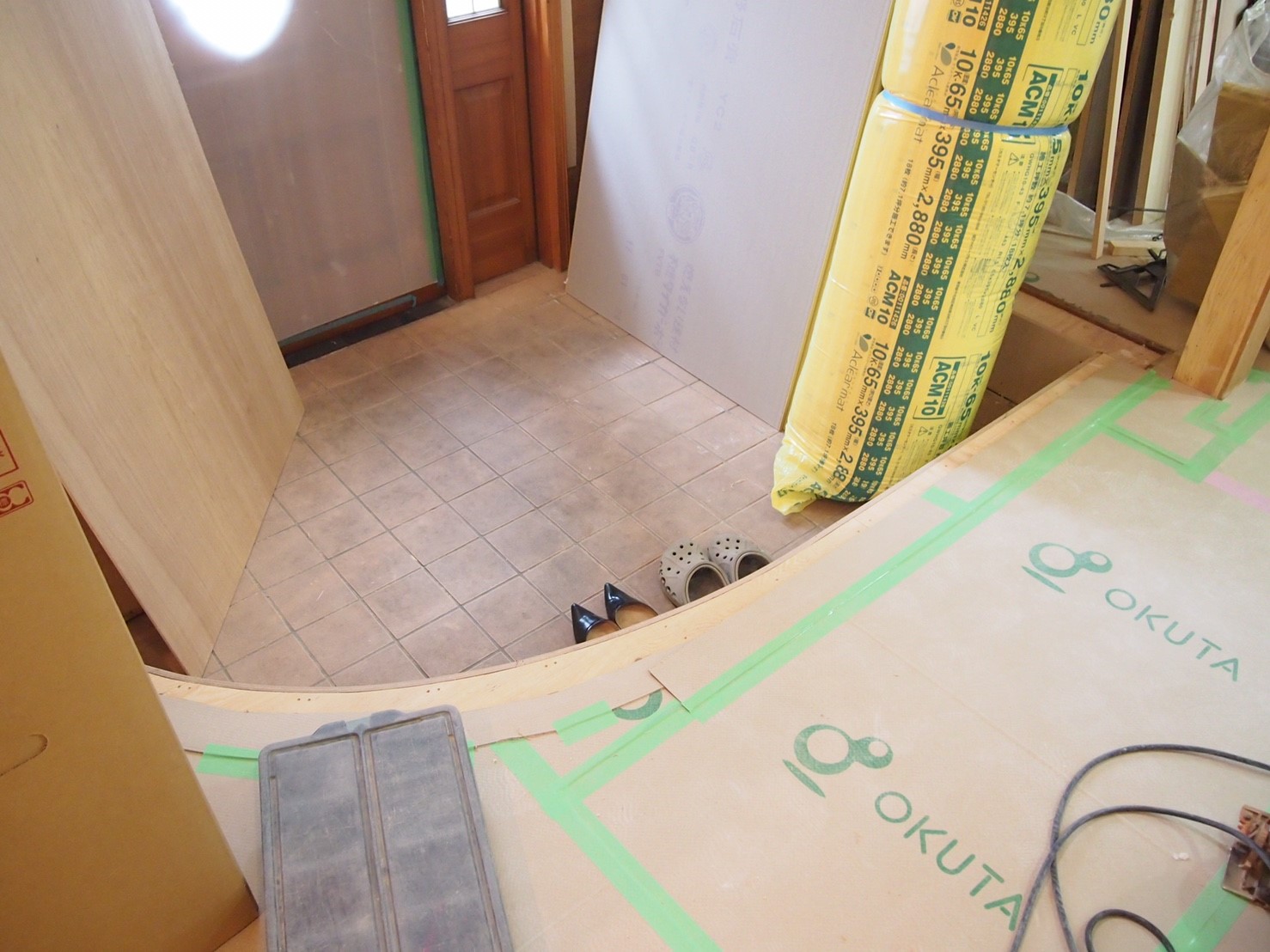 アールの玄関框、下地制作中☆