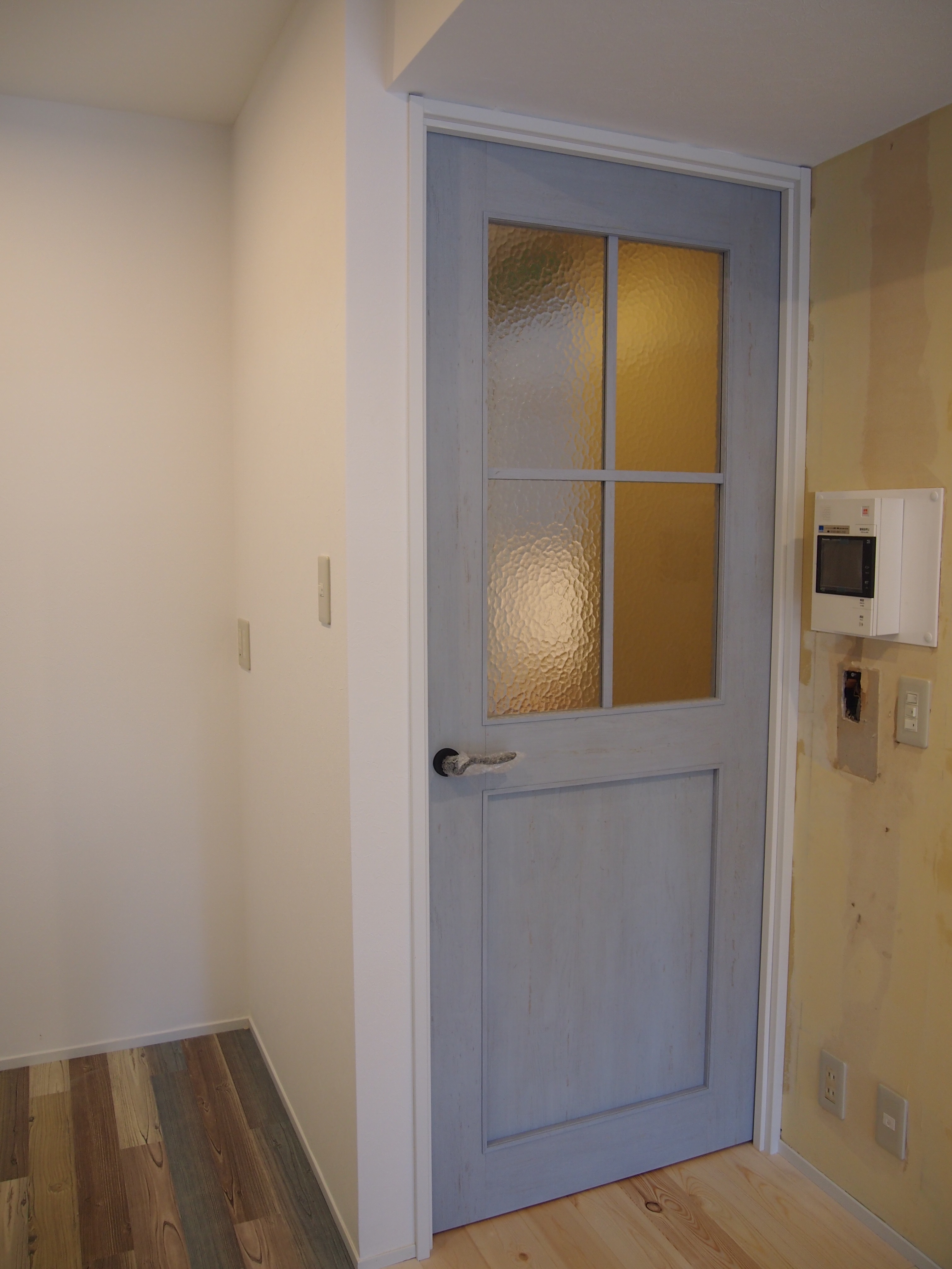 O邸 マンション改装工事〜アンティーク調の建具が付きました〜