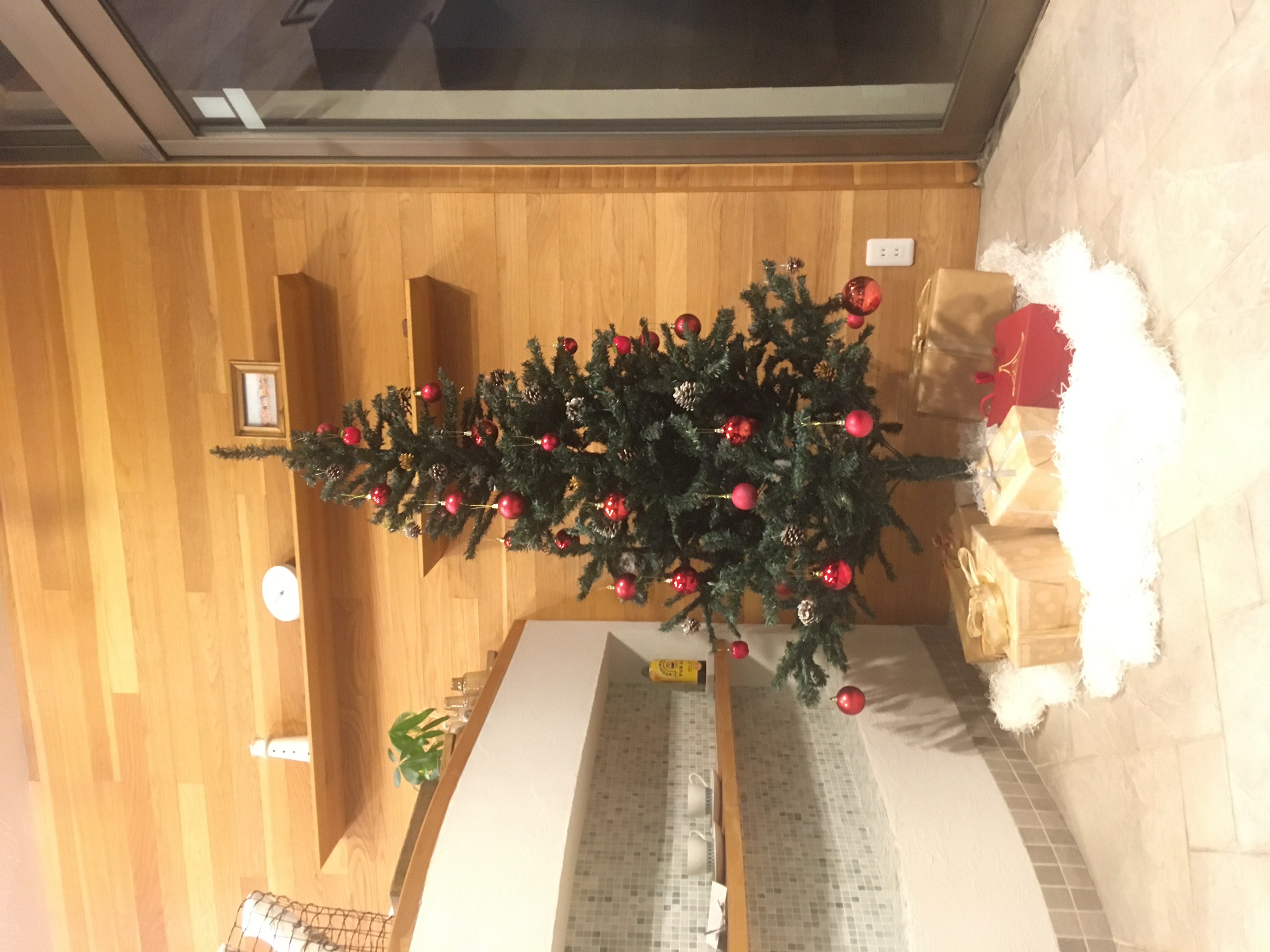 クリスマスツリー飾りました★