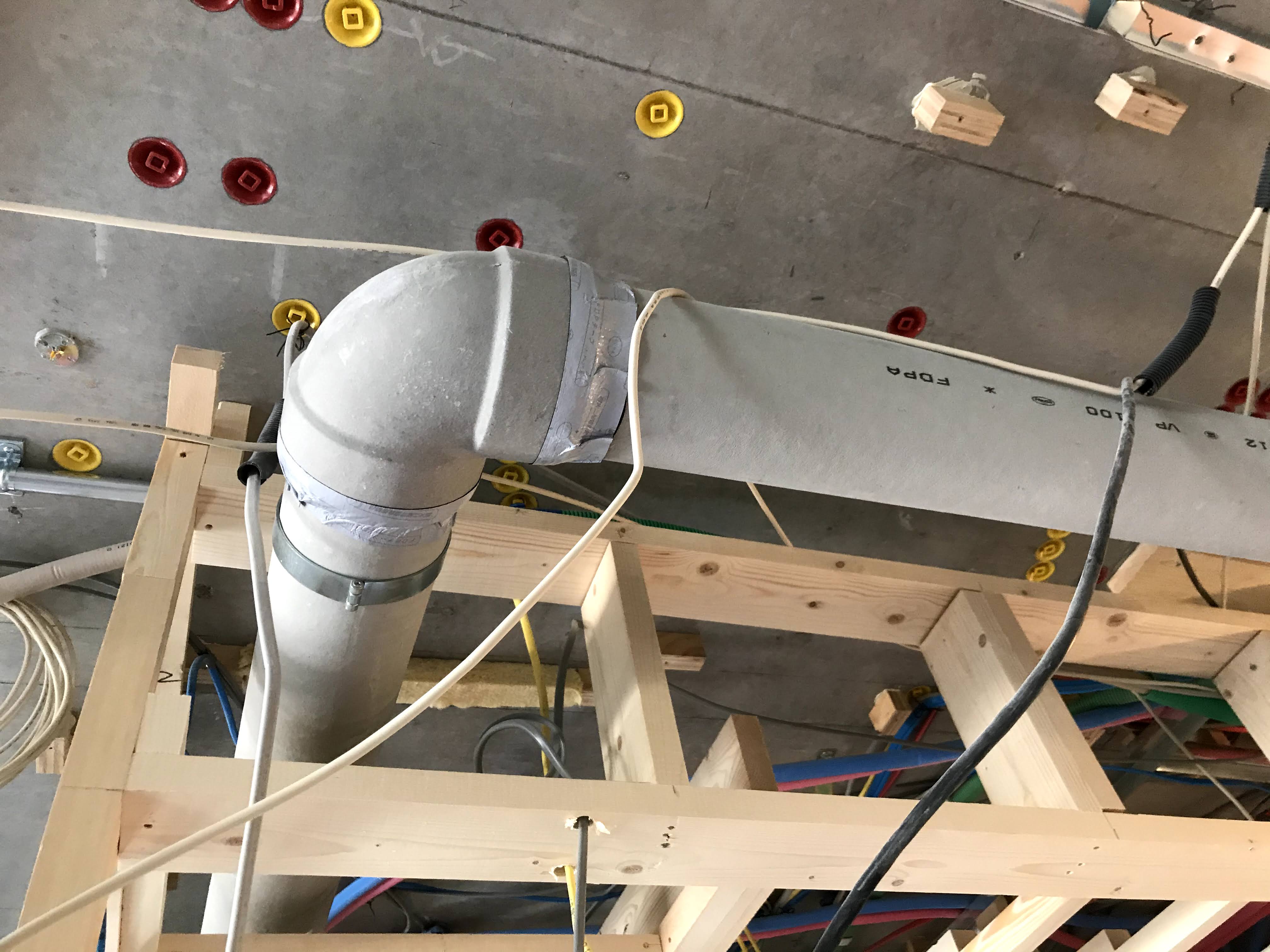 マンションフルスケリノベ　～9：置床・ダクト梁型・通気管～