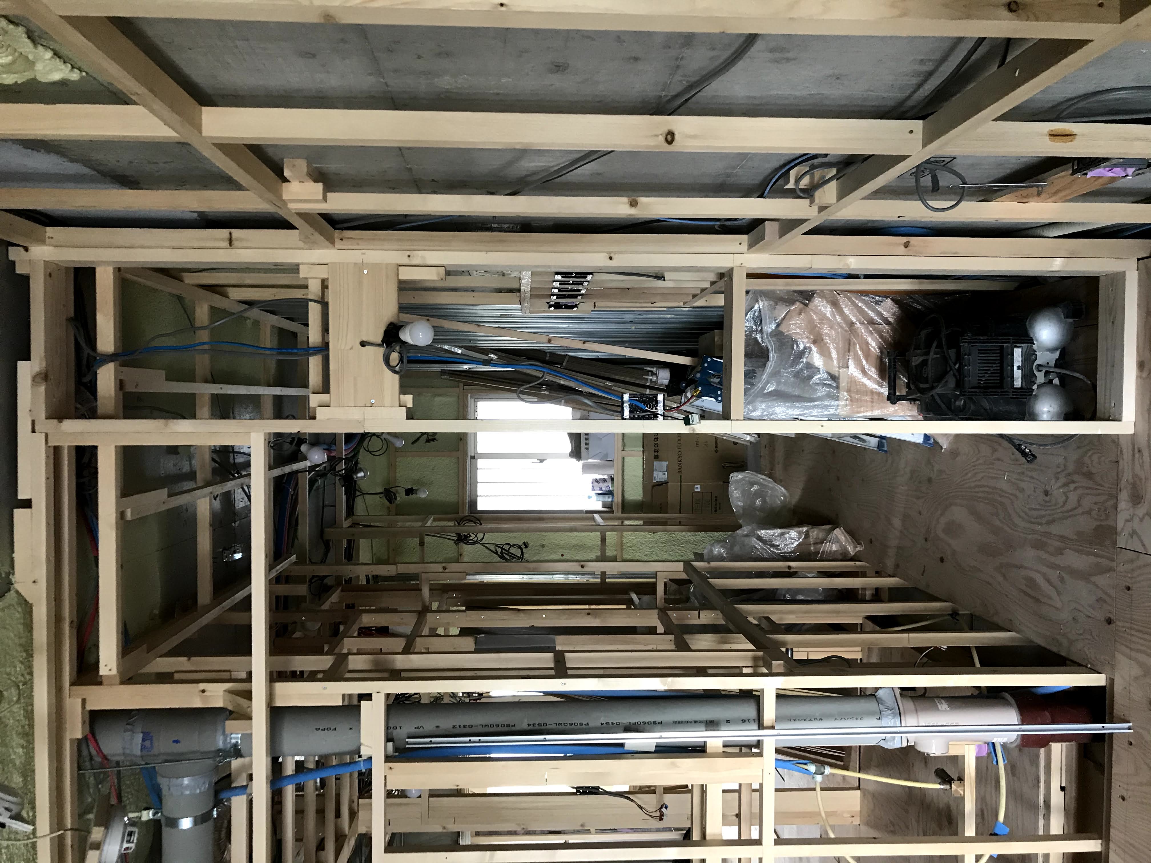 マンションフルスケリノベ　～10：腰壁・ロフト・納戸の木軸・UB～