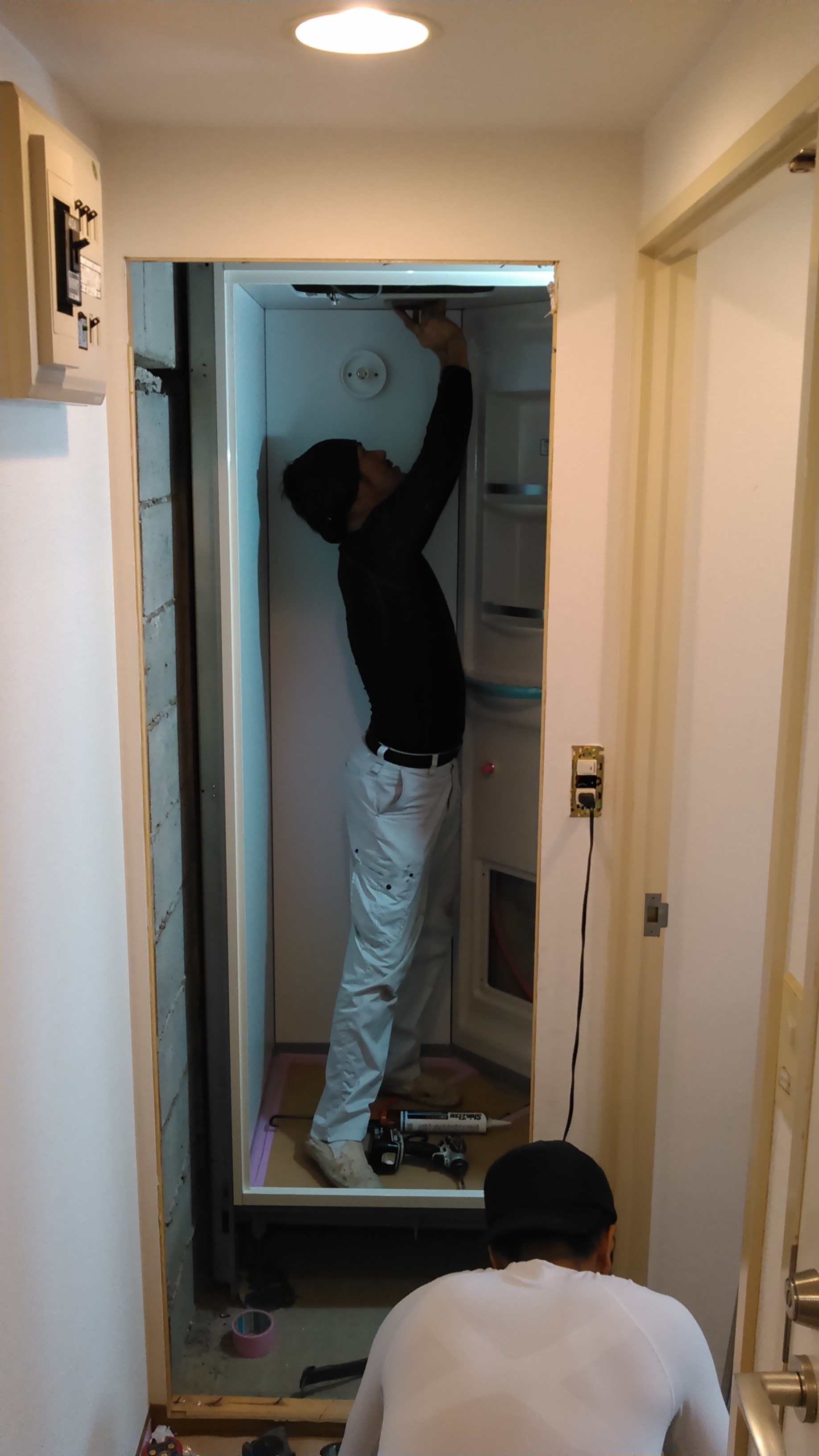 2点ユニットを別々に・・・。シャワー室と洗面化粧台②