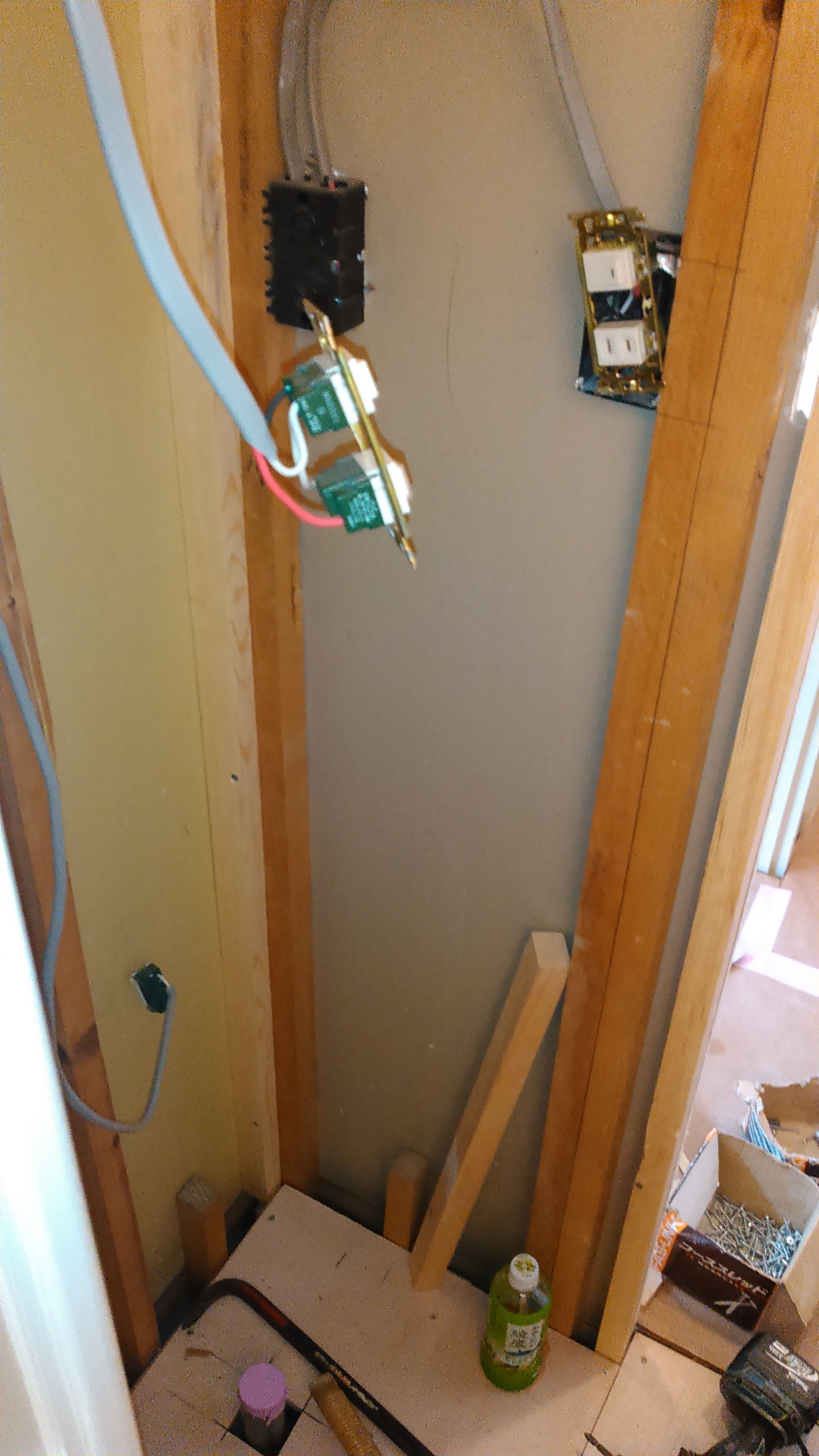 2点ユニットを別々に・・・。シャワー室と洗面化粧台③