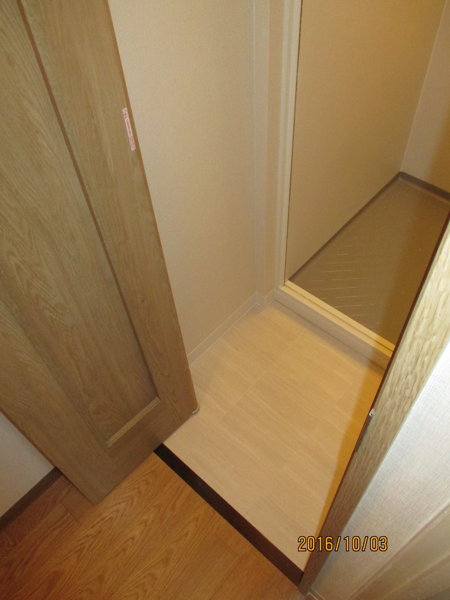 2点ユニットを別々に・・・。シャワー室と洗面化粧台④