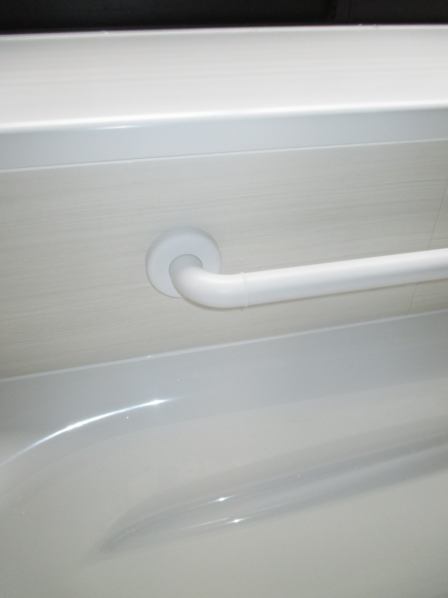 手摺は頑丈に取り付けましょう。