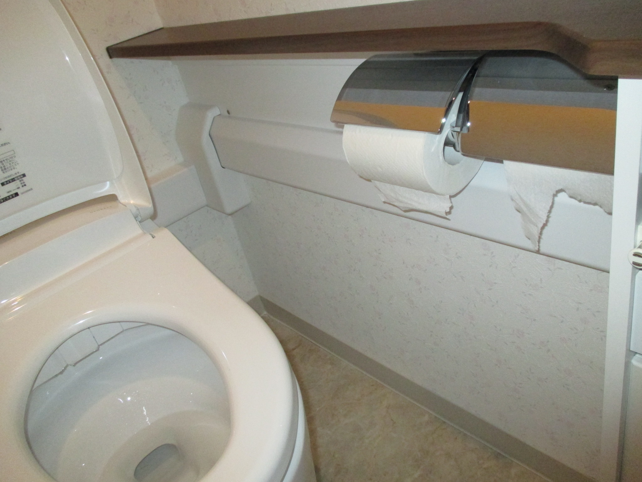 トイレの手洗い器も一新!!　1Dayリモデル：ネオレスト。