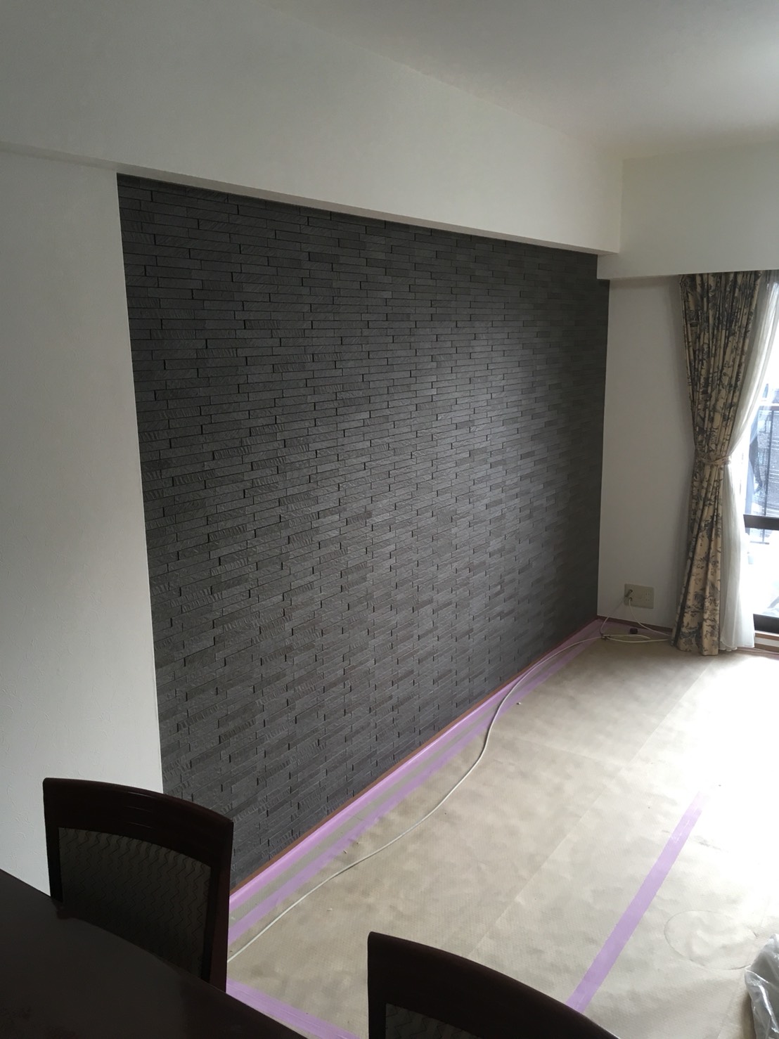 お部屋の湿度と匂いを調節!!エコカラットの施工