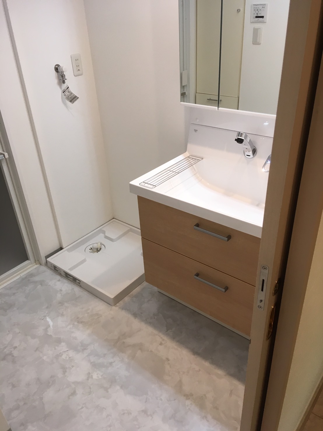 洗面室を一新しました!!