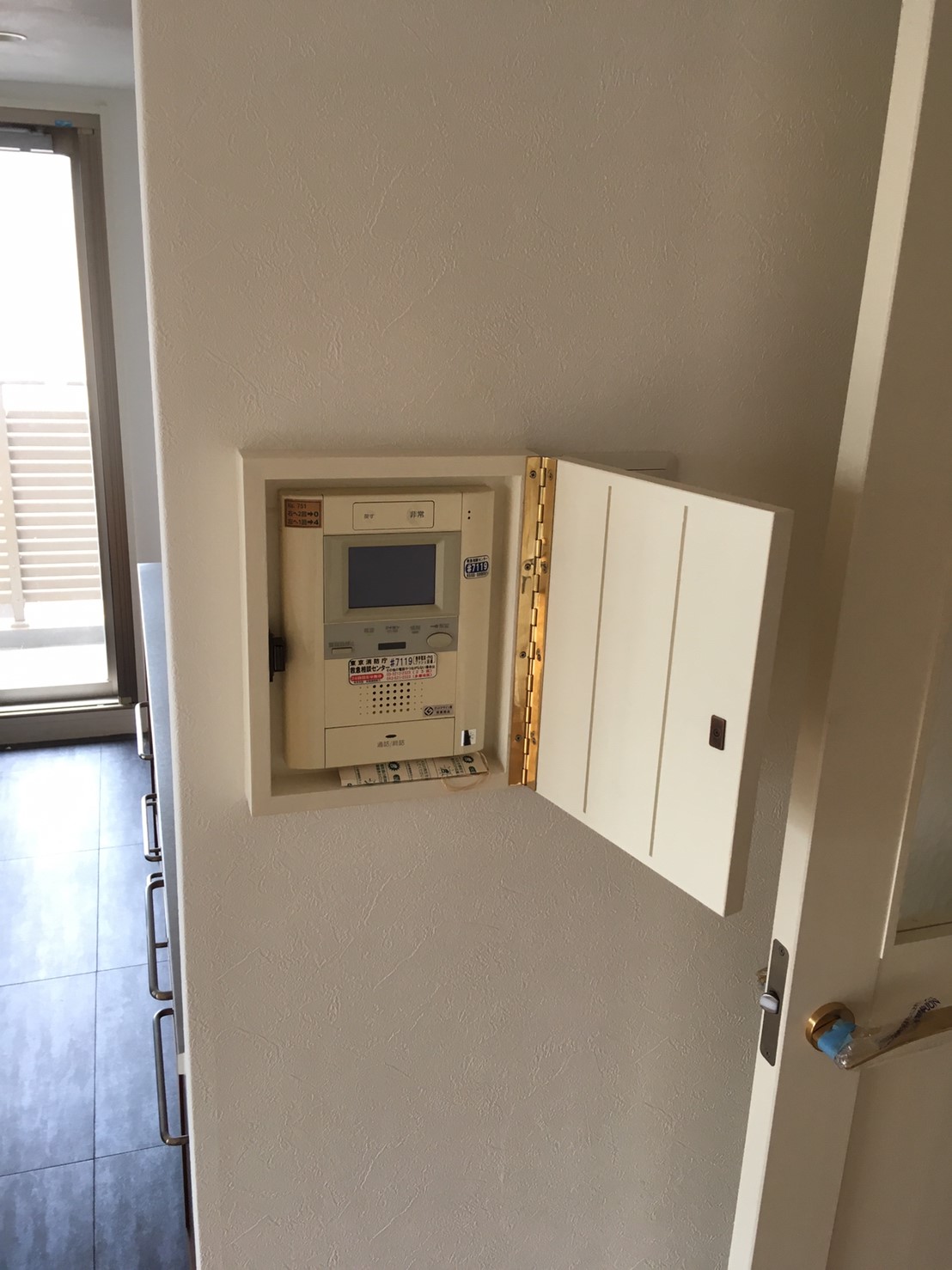 インターホンを隠してみました♪