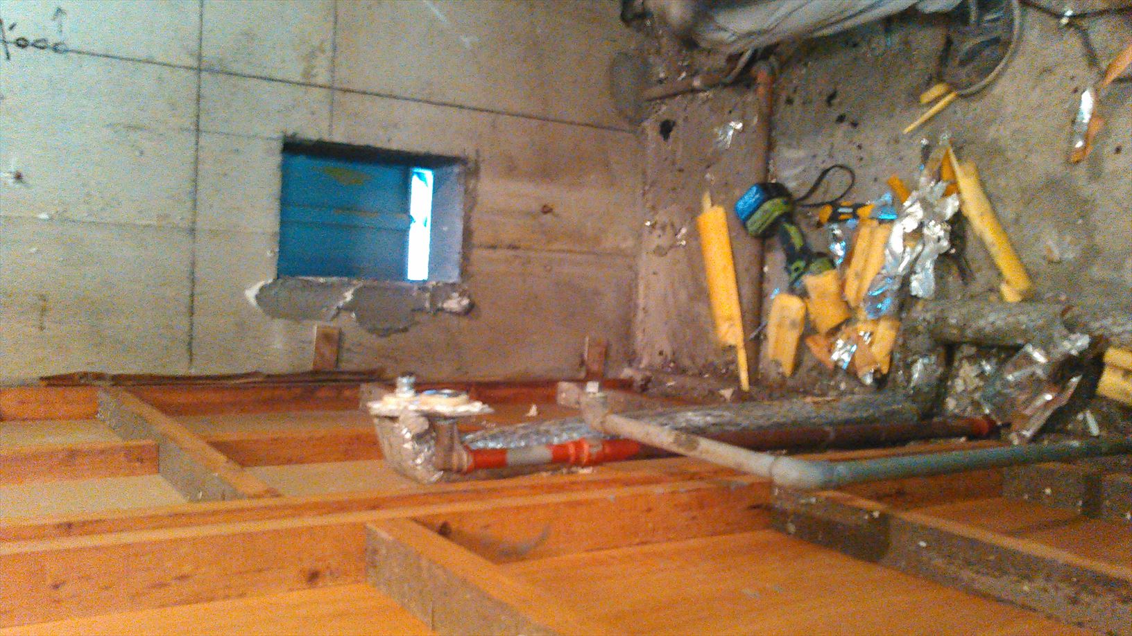 本日着工の現場より　～ホールインワン浴槽から給湯器外付けのユニットバスへ～