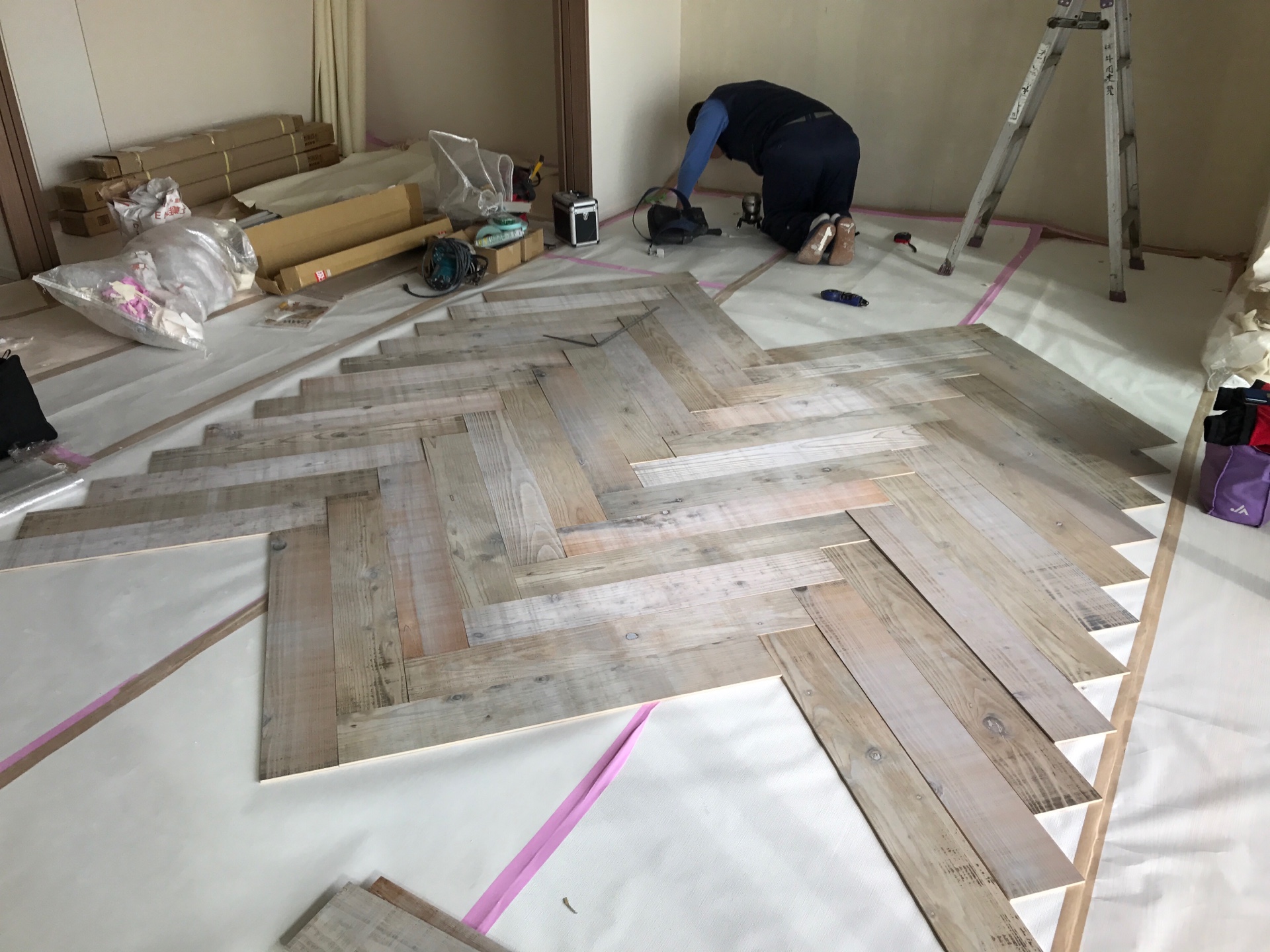 内装で壁にアクセントをつける　〜ウッドパネル〜