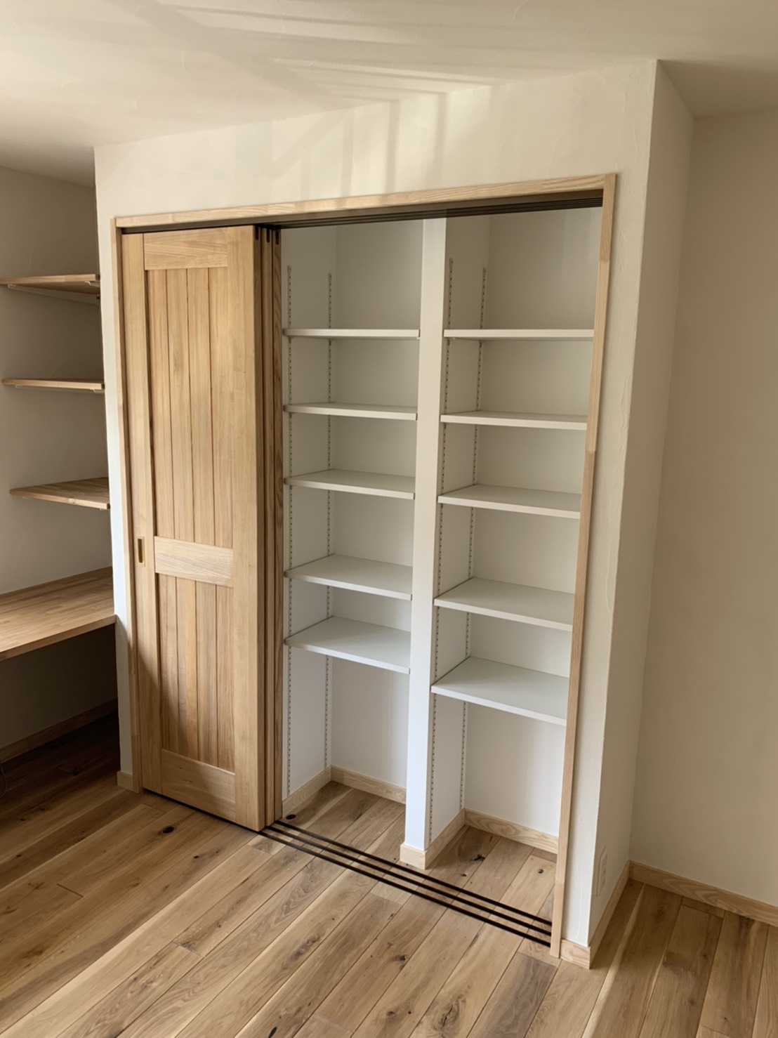 内装工事　その１～無垢材と珪藻土のお部屋～