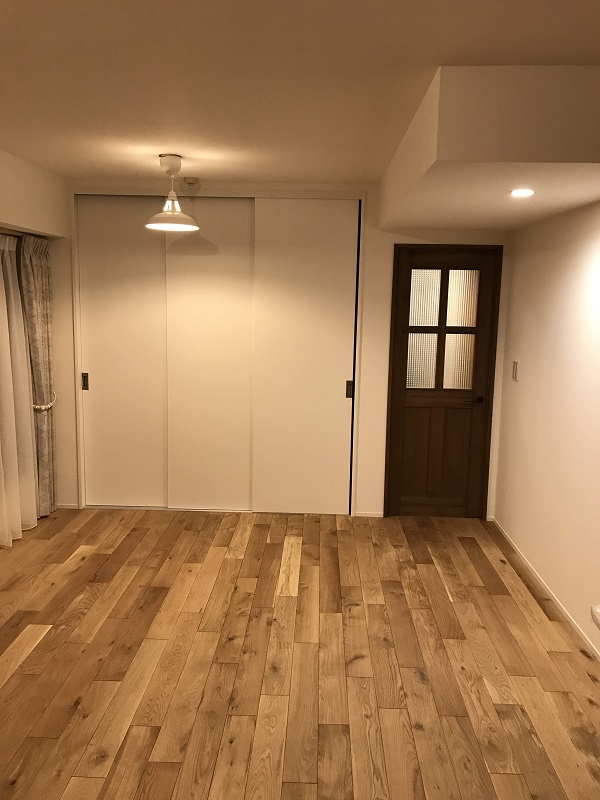 弊社オリジナル床材を施工しました！