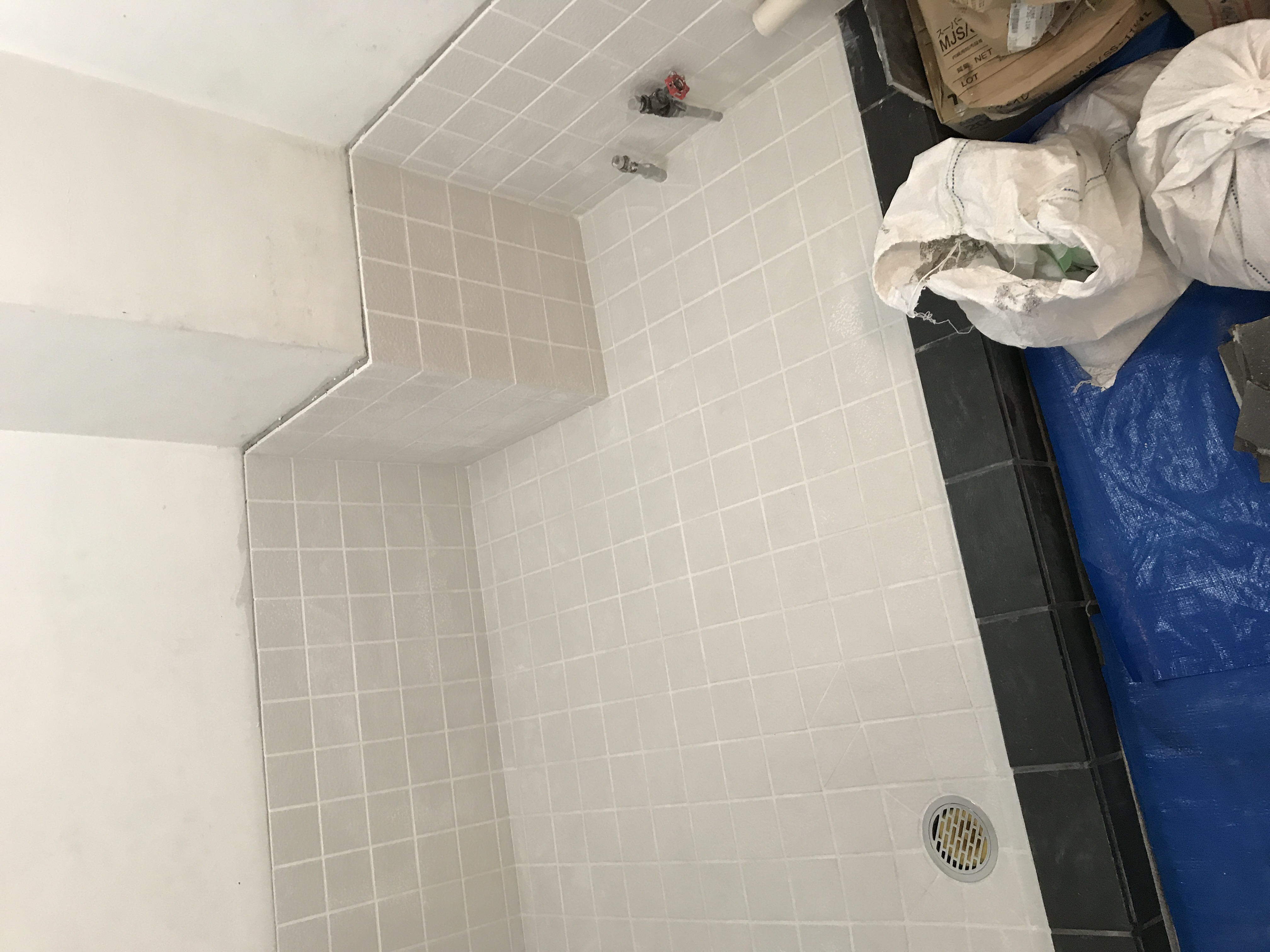 浴室にタイルを施工しました！