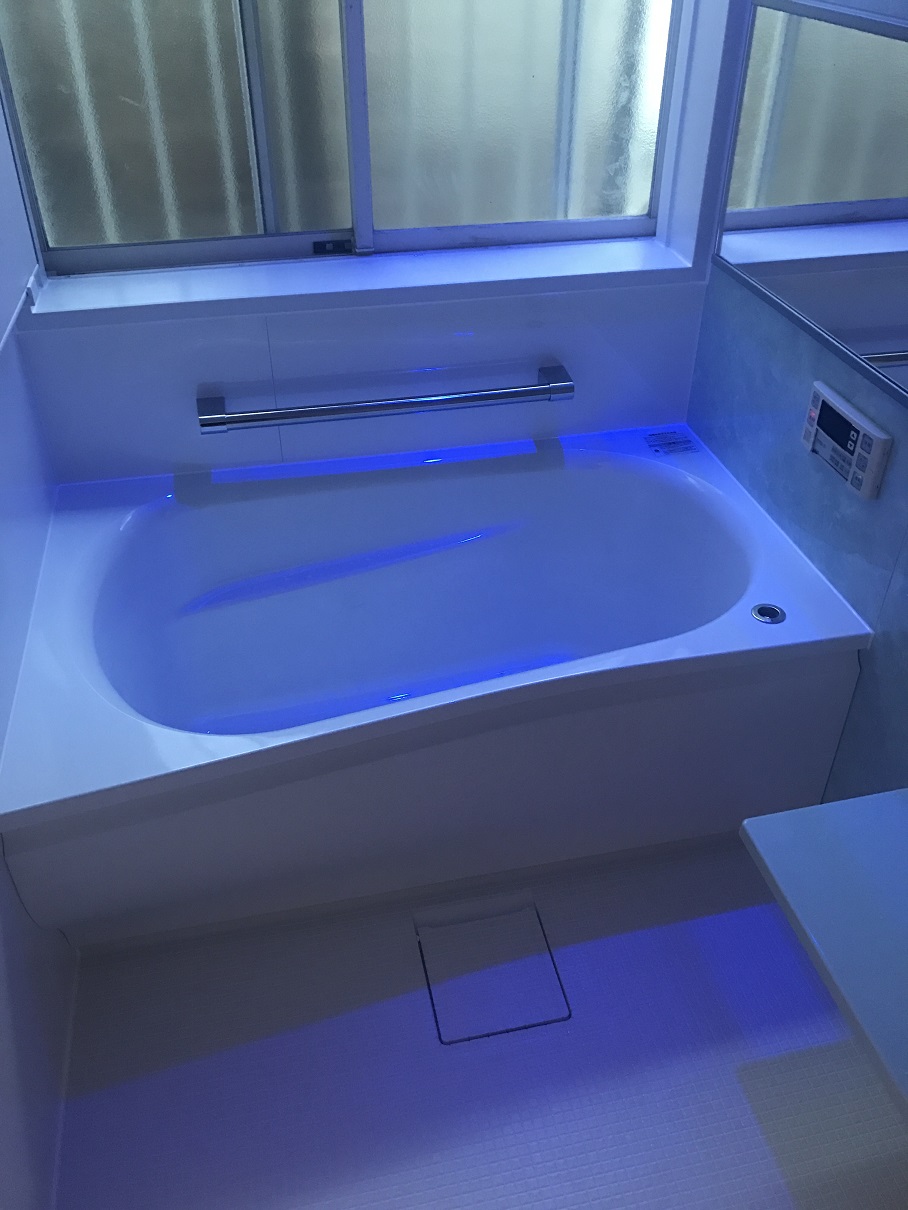 秋の夜長にブルーダウンライト