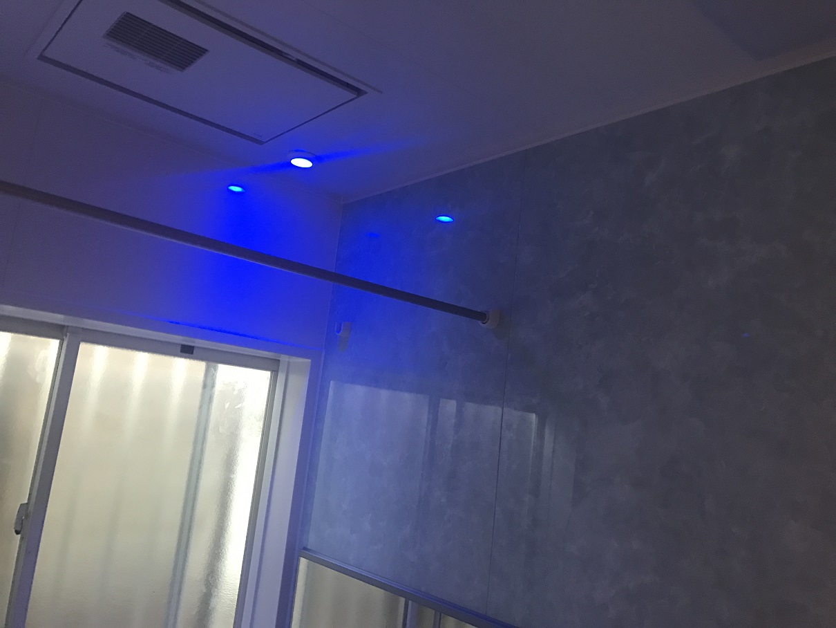 秋の夜長にブルーダウンライト