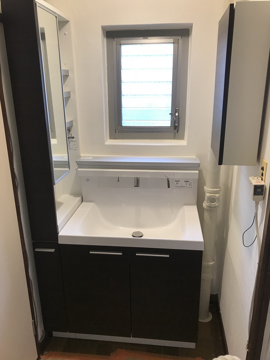 洗面所の窓もこれで解決。