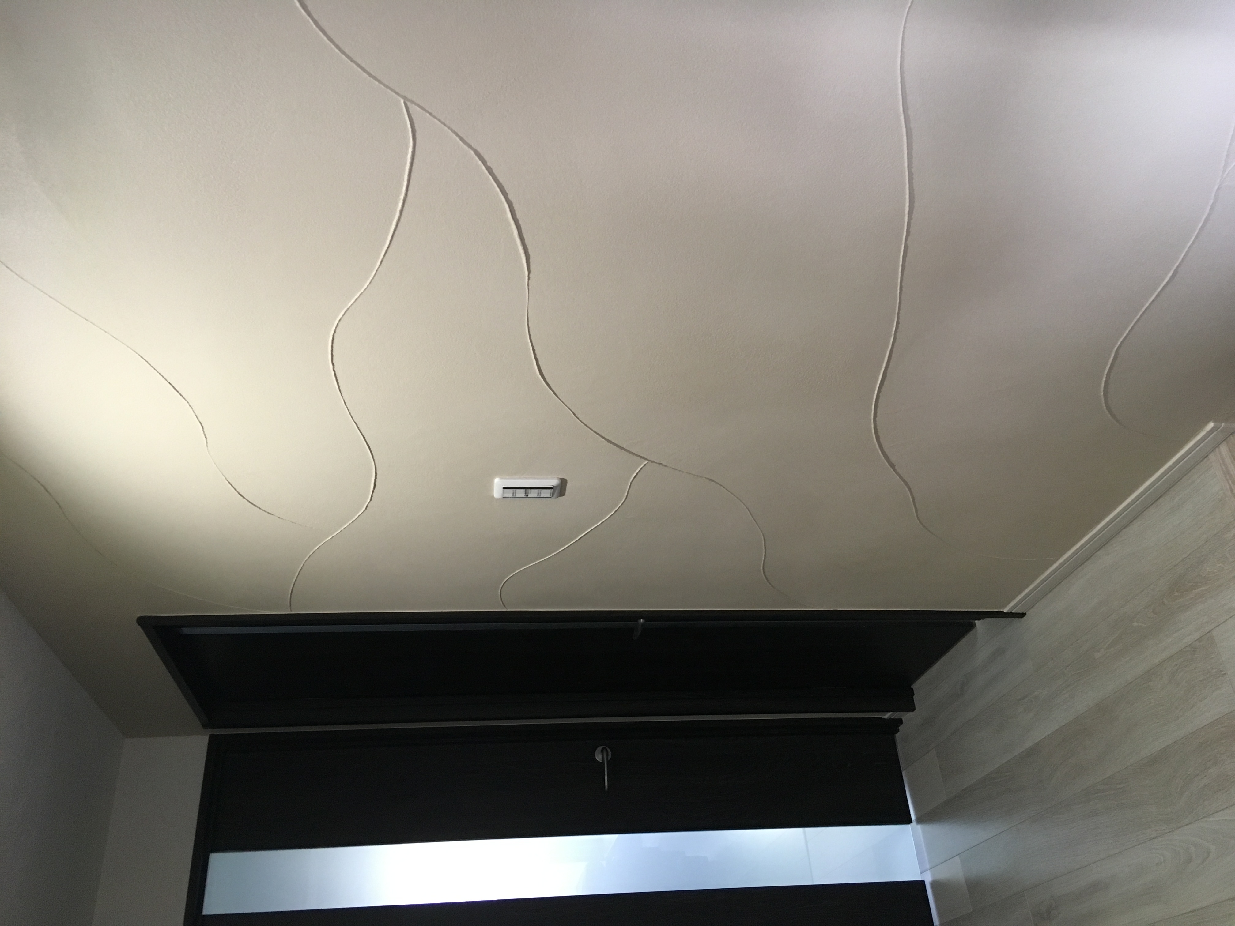 アクセントに珪藻土を施工いたしました☆