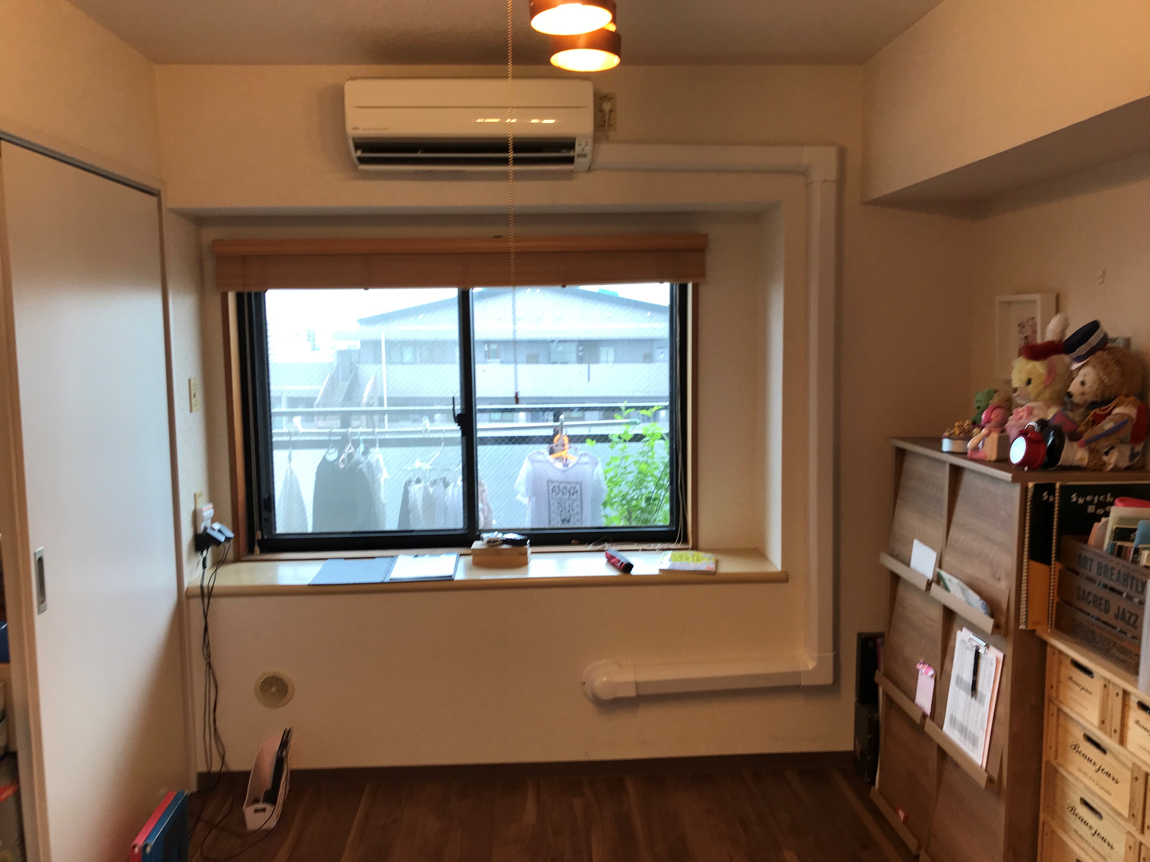 出窓 折りたたみカウンター