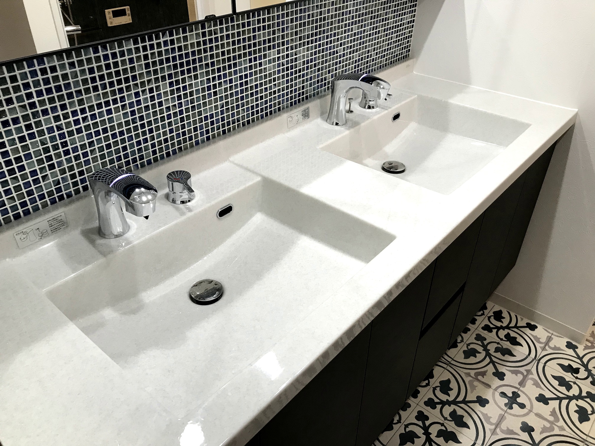 LIXIL的化粧台最高位機種　ルミシス！