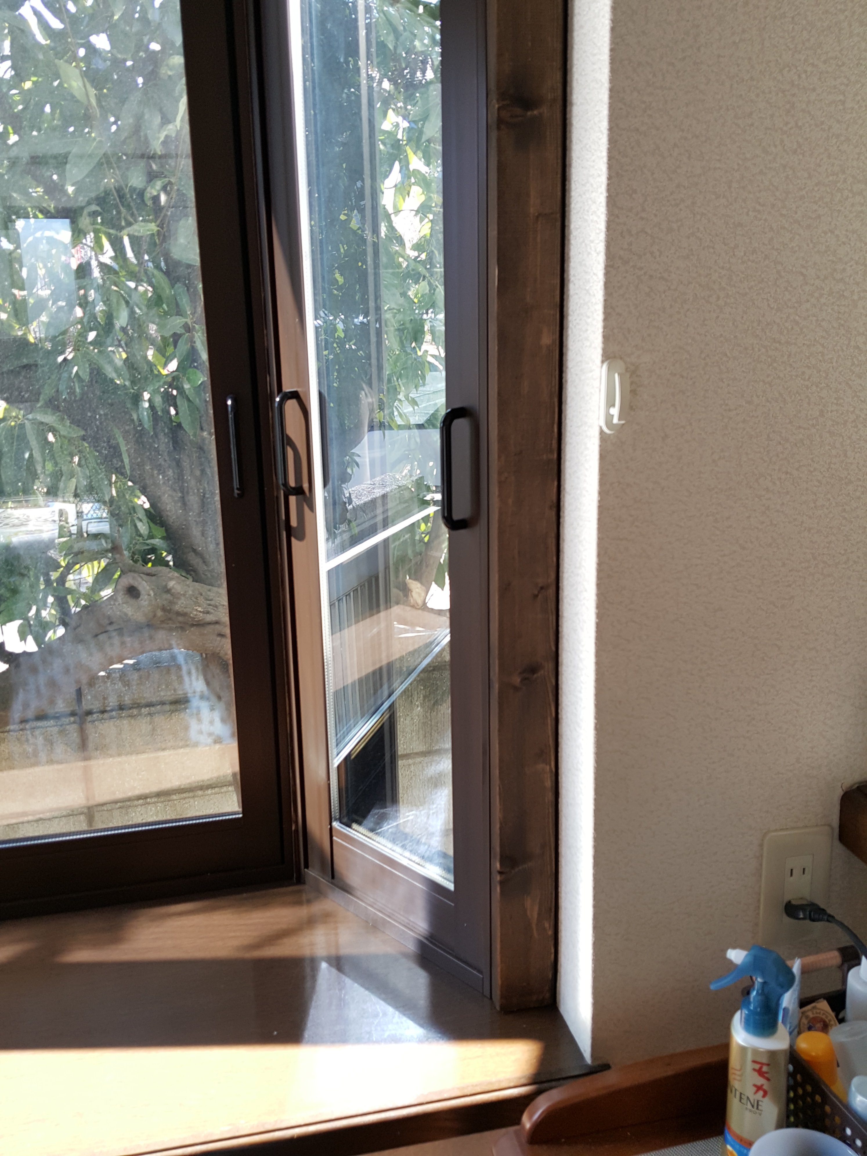 出窓を活かした断熱窓