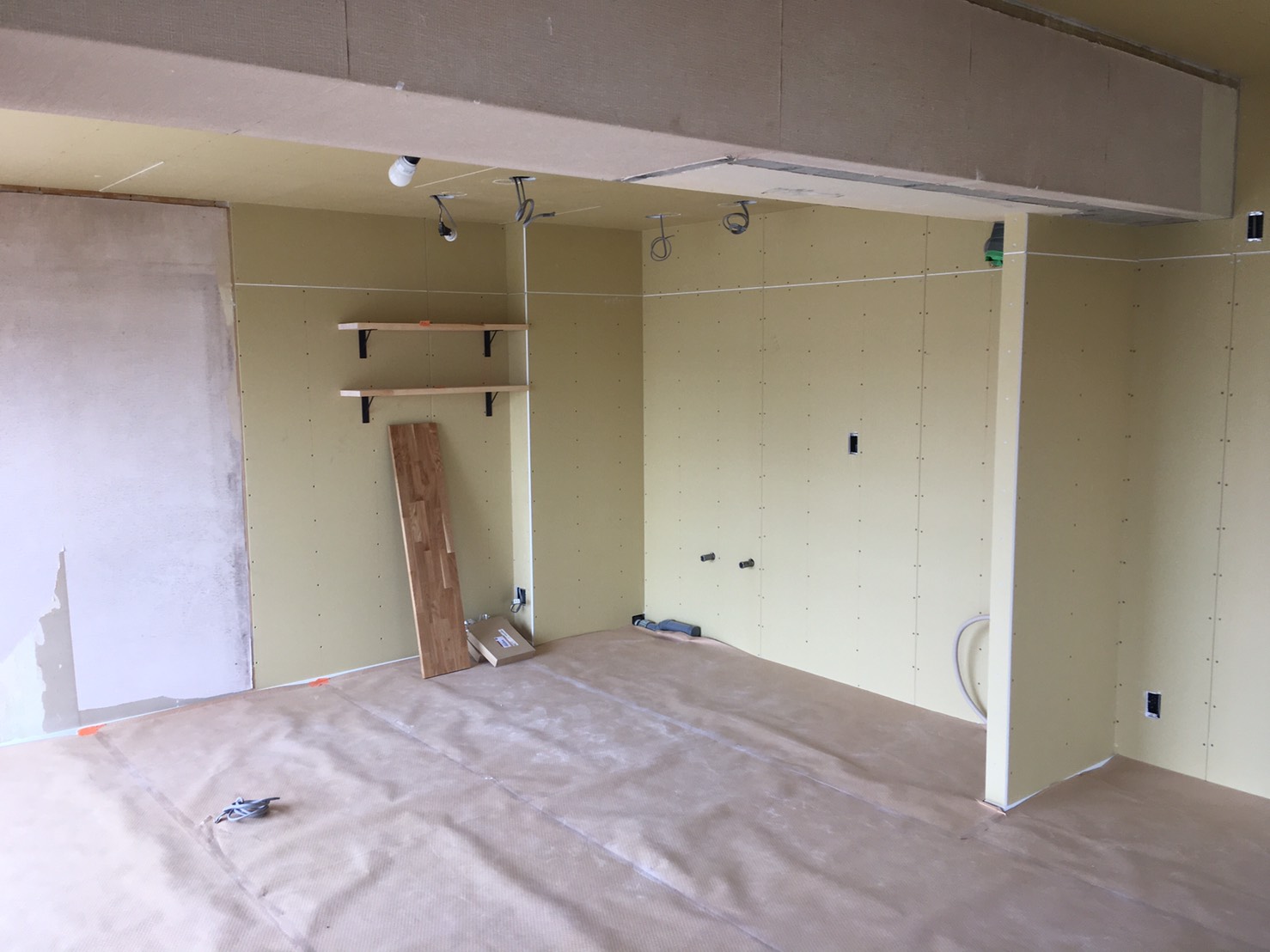 壁を取り払って広々空間へ　解体編