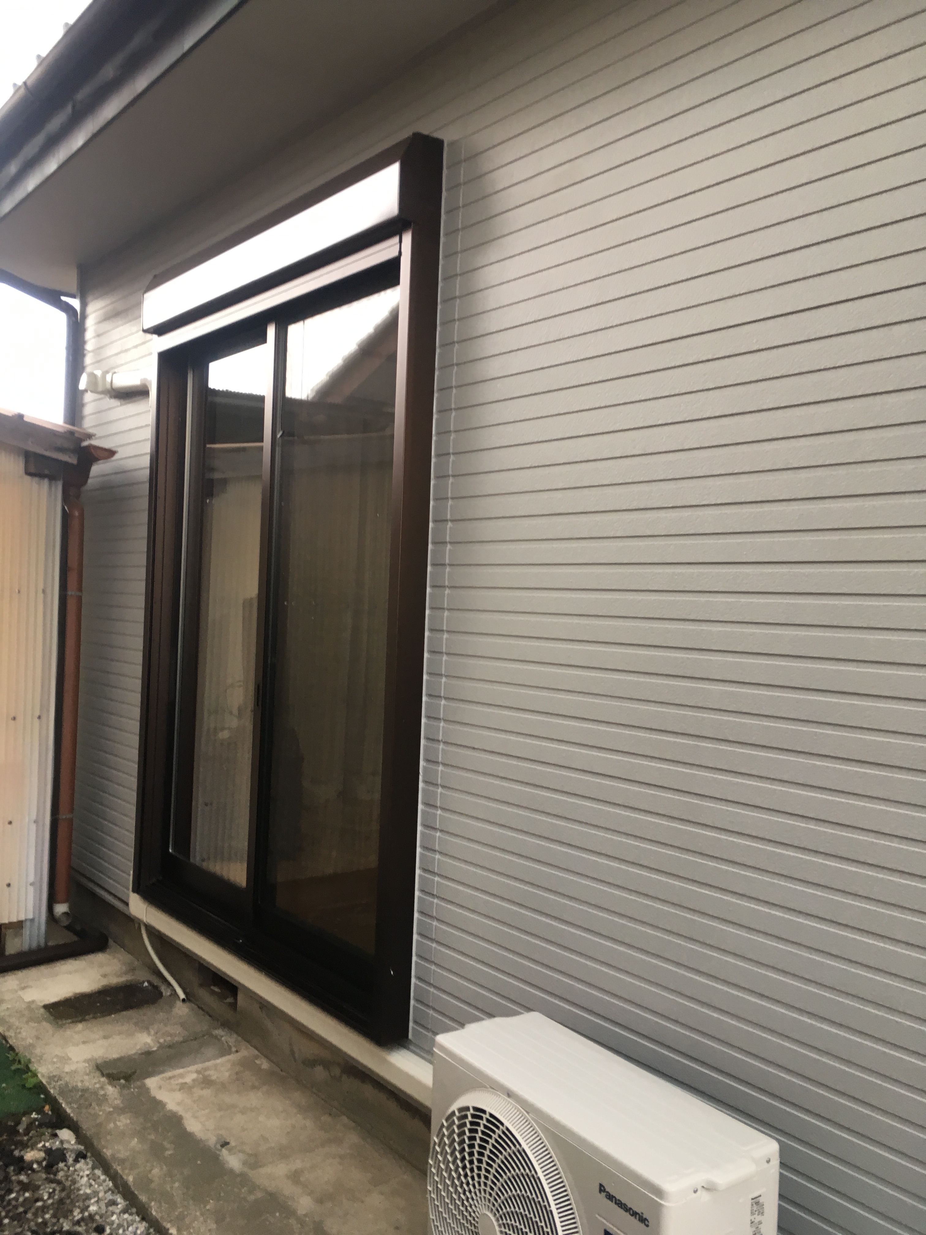 出窓⇒掃出し窓に交換