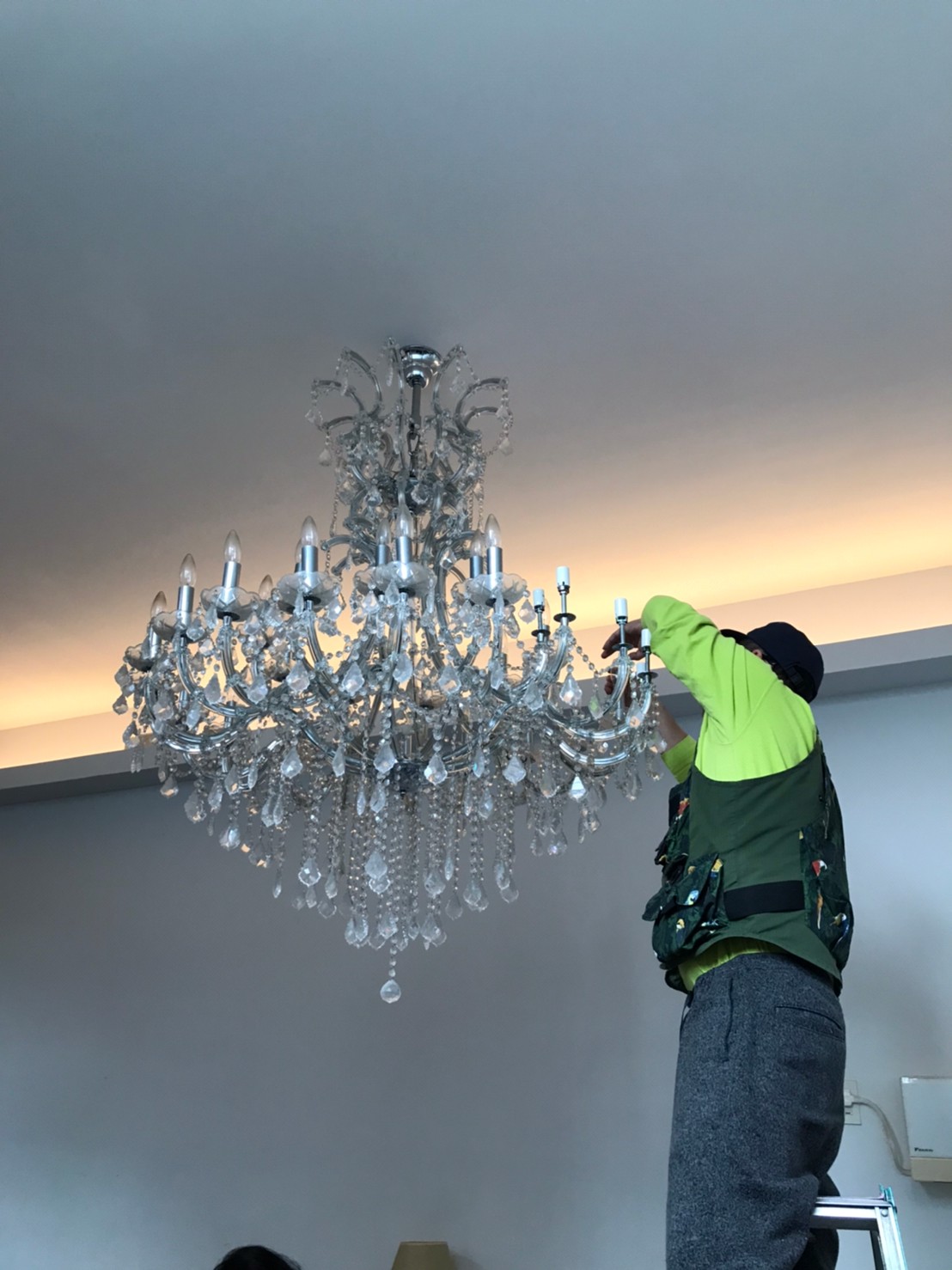シャンデリア清掃