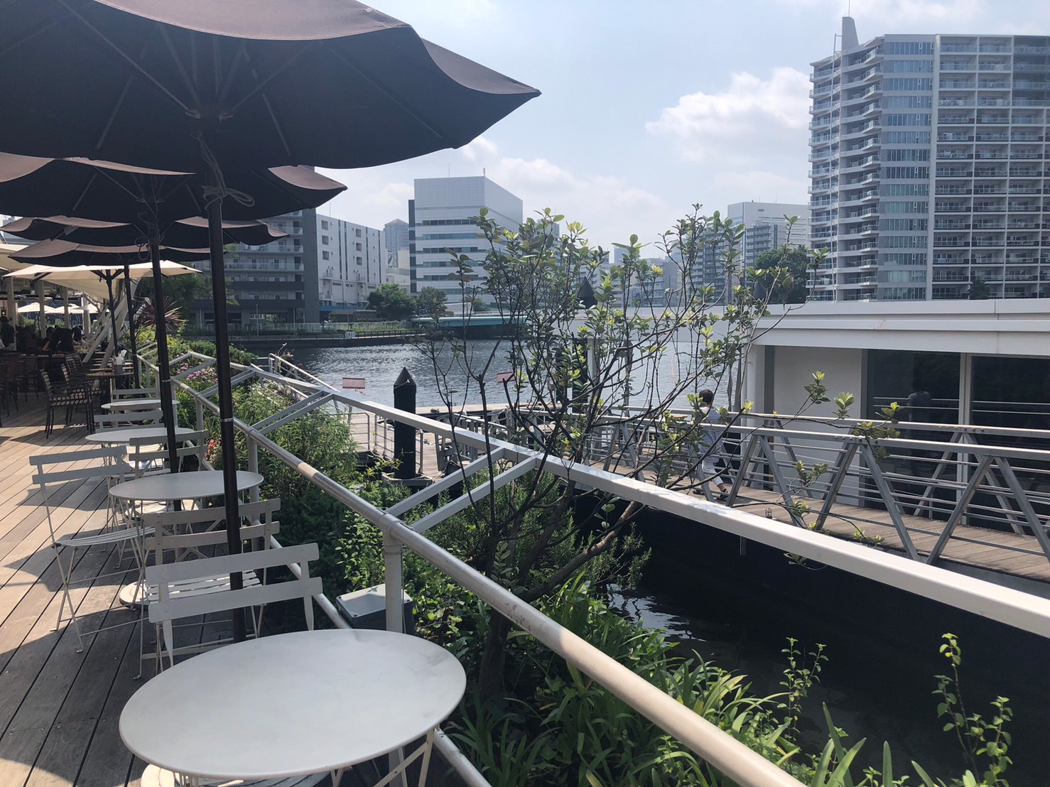 建築に触れる。