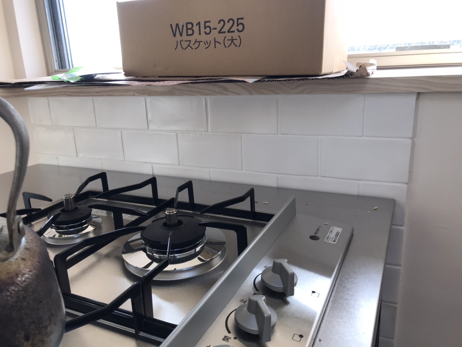 キッチン横にはタイル