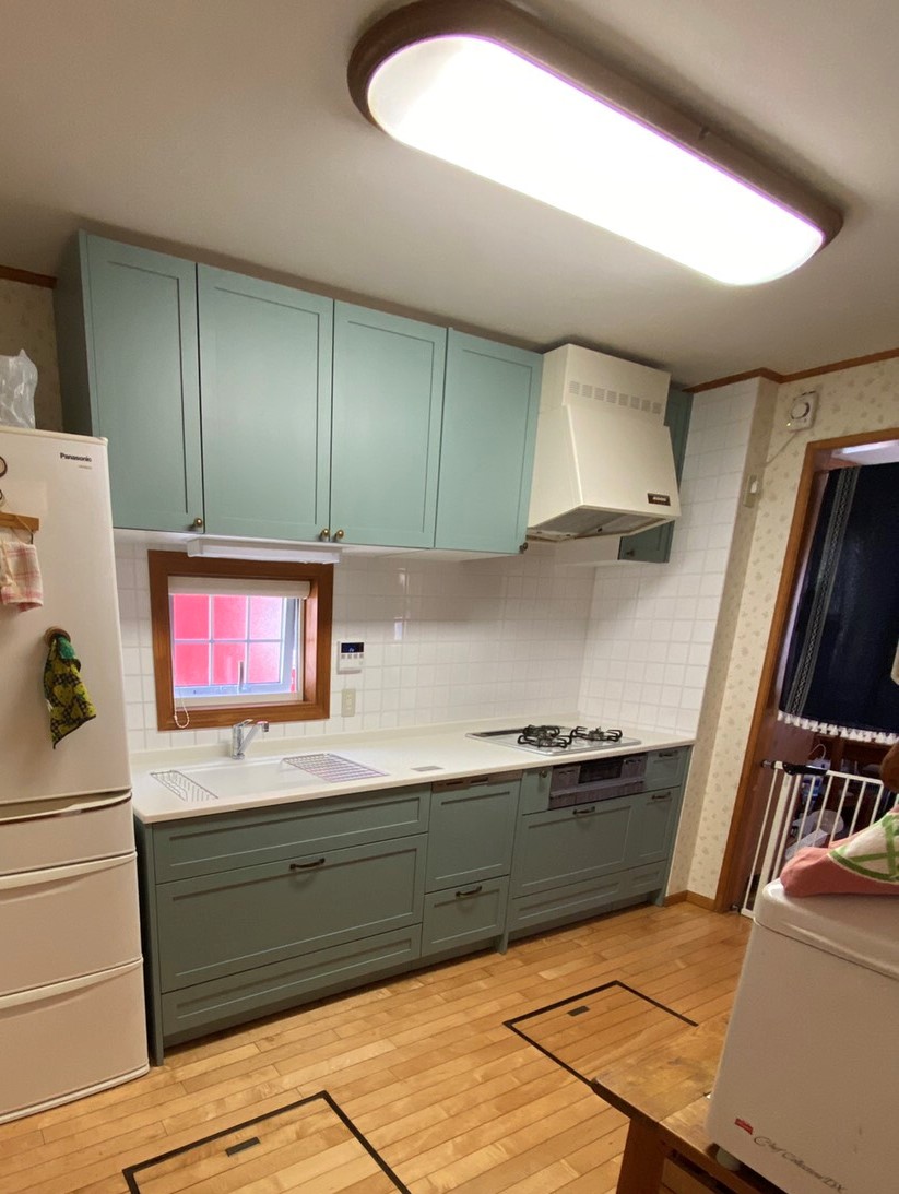 ニュアンスカラー？のキッチンが素敵です＊WOOD ONE　無垢のキッチン