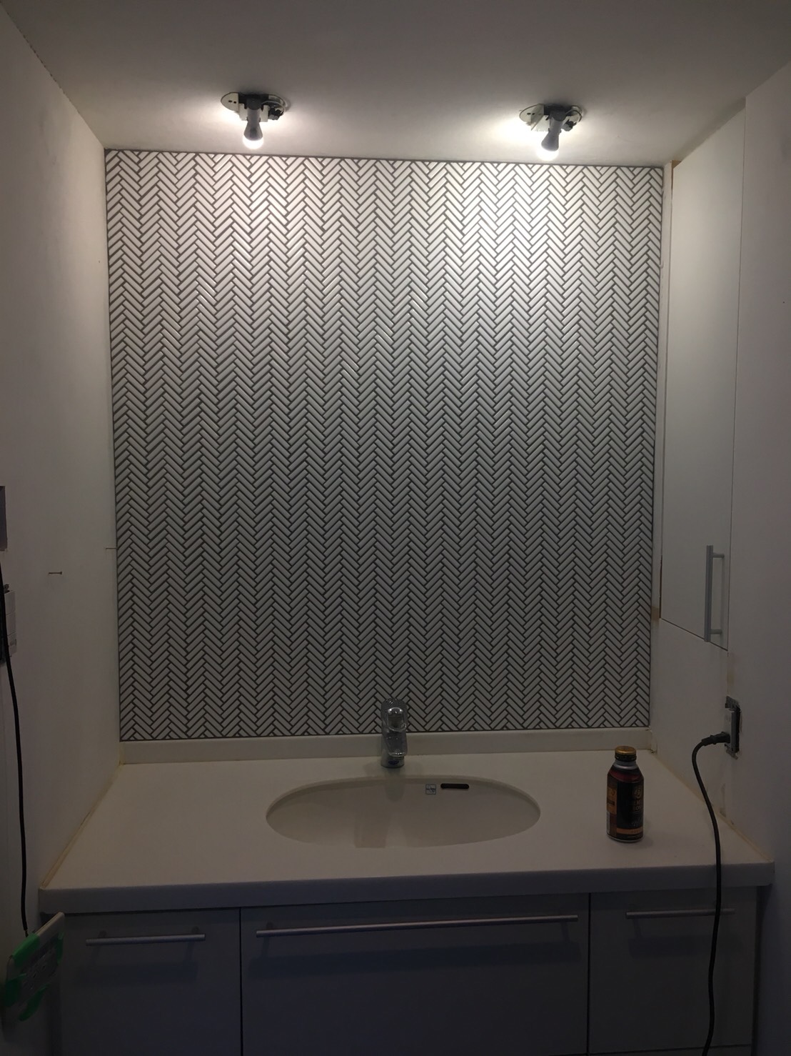 タイルのヘリンボーン張り