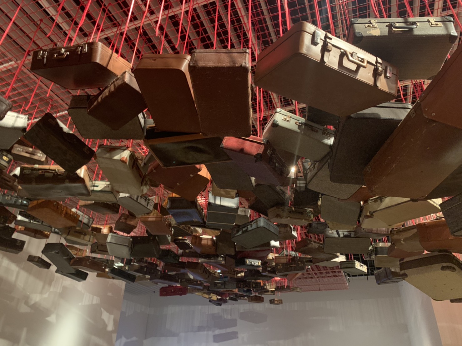 塩田千春展　魂がふるえる