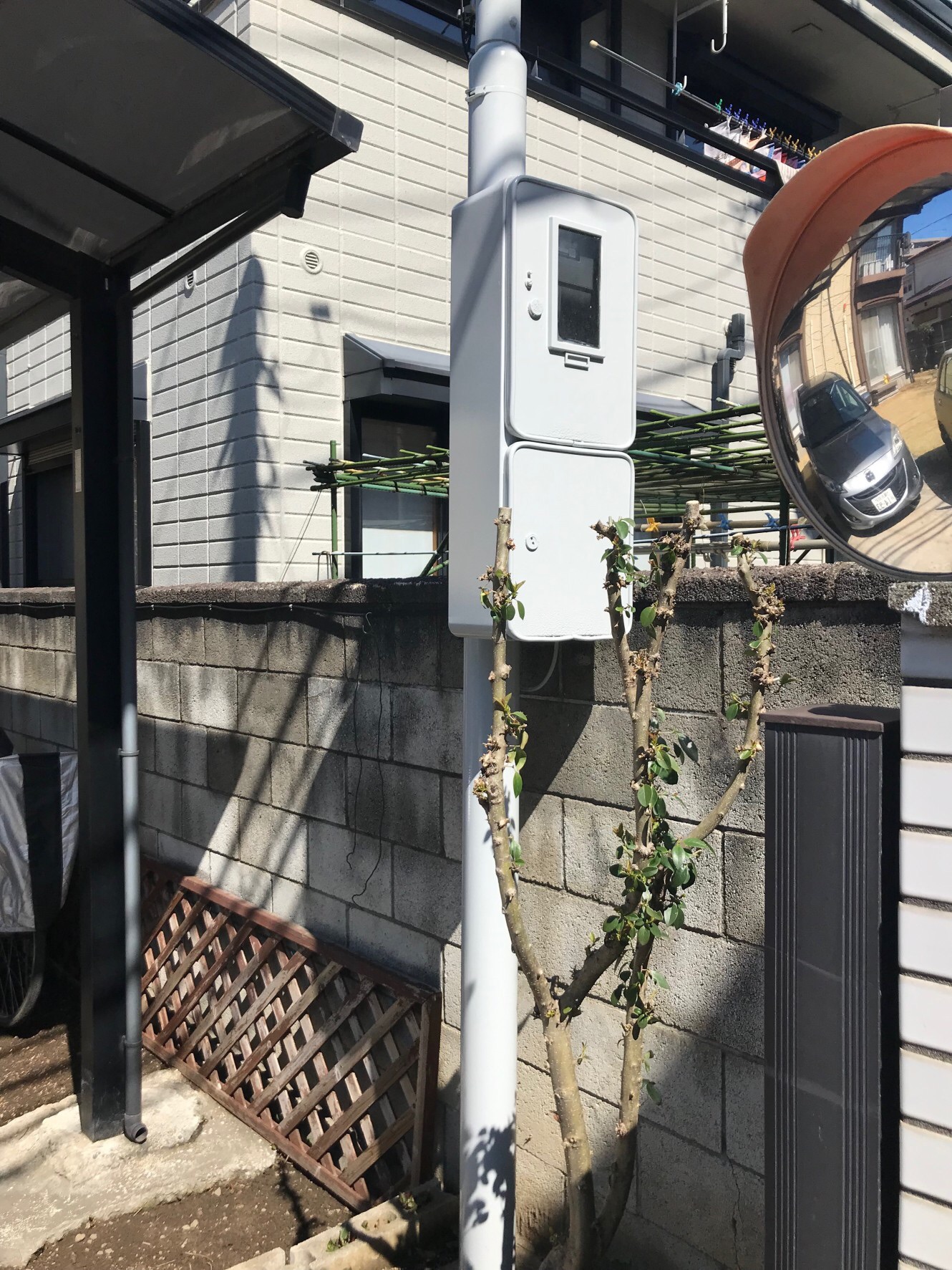 電気引き込みポール　塗装