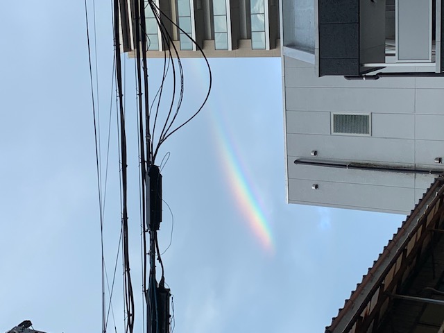 空を見上げると