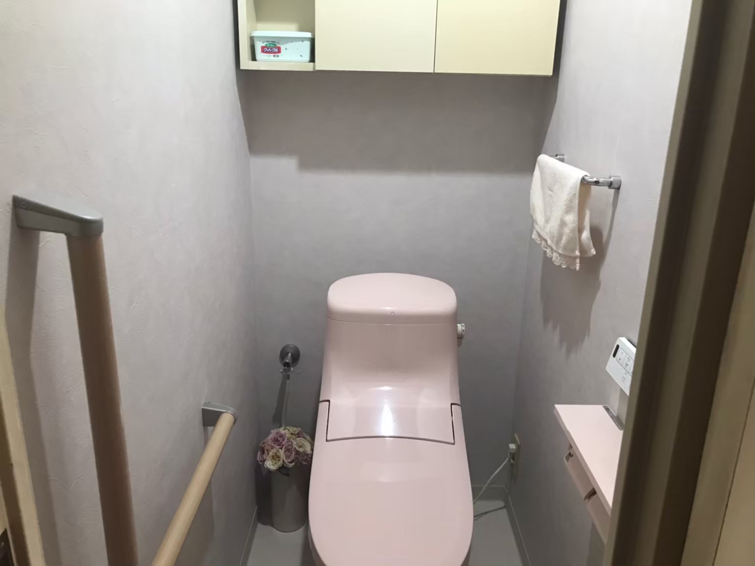 LIXILのVXe ピンクのおトイレ/手洗無し 難波莉沙OKUTA ｜リフォーム・マンションリフォームなら