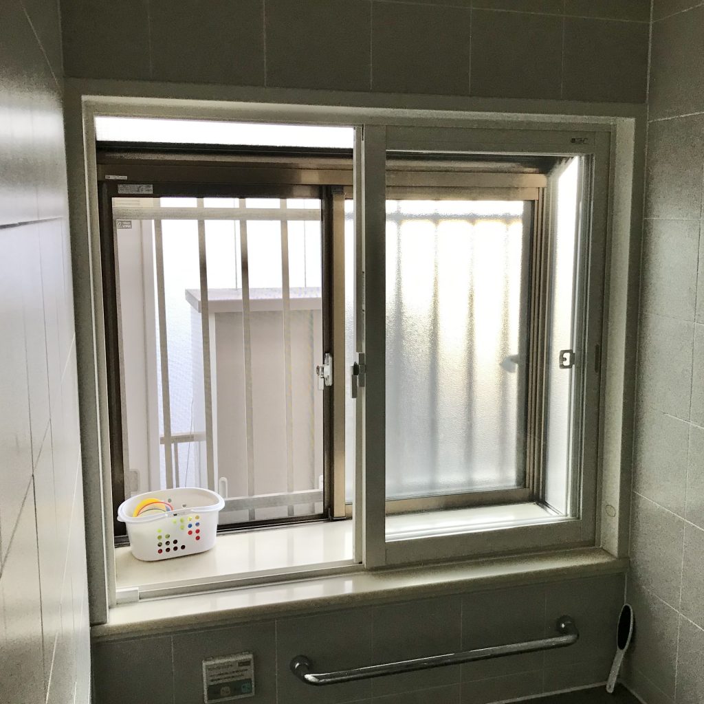 浴室窓に内窓施工
