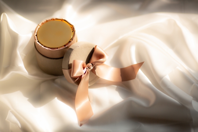 自然素材のシルクのファブリック