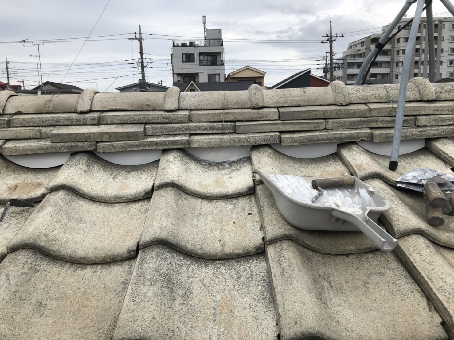 屋根瓦の補修です