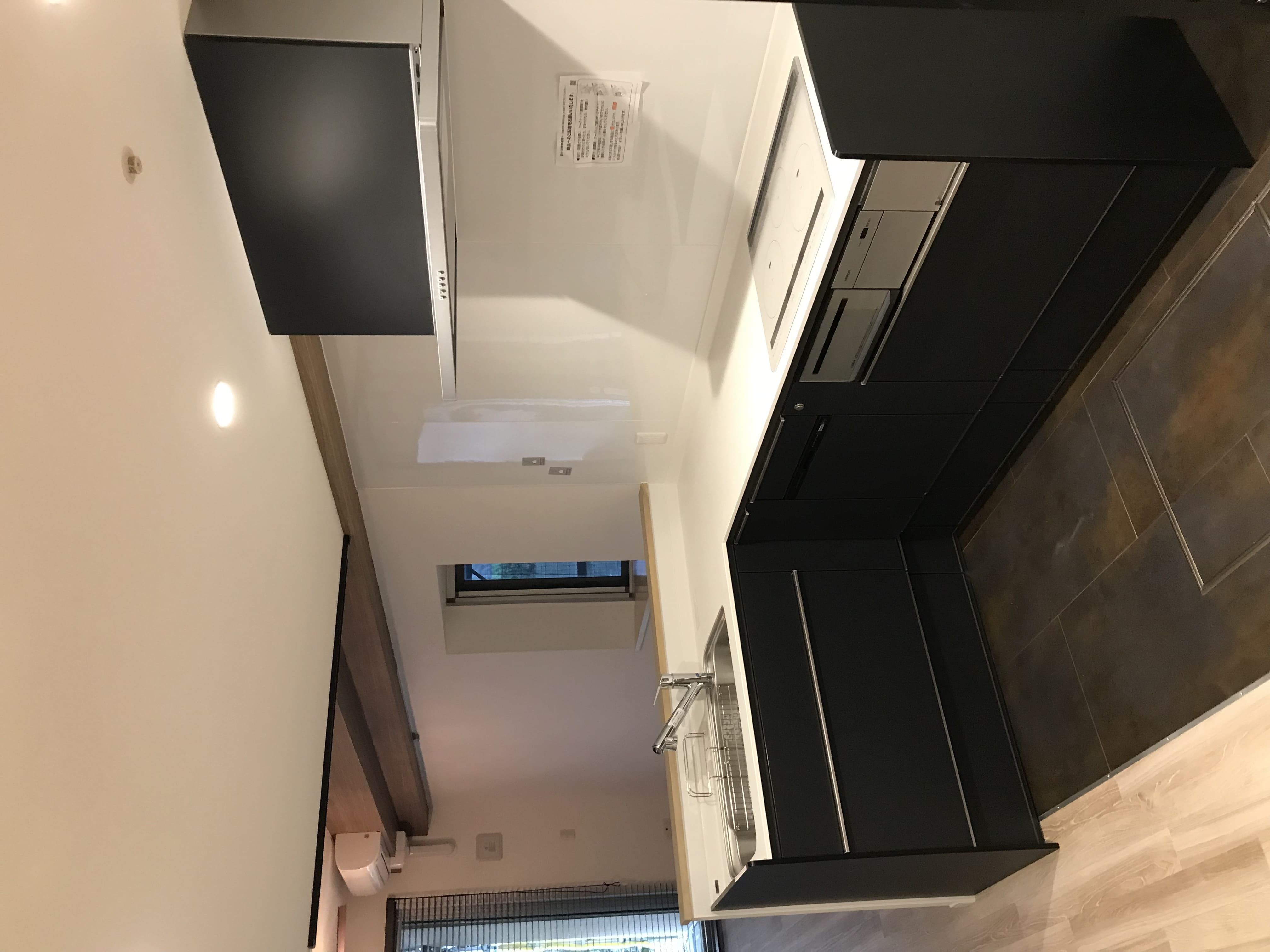 閉鎖されたキッチンを開放的に【施工事例】