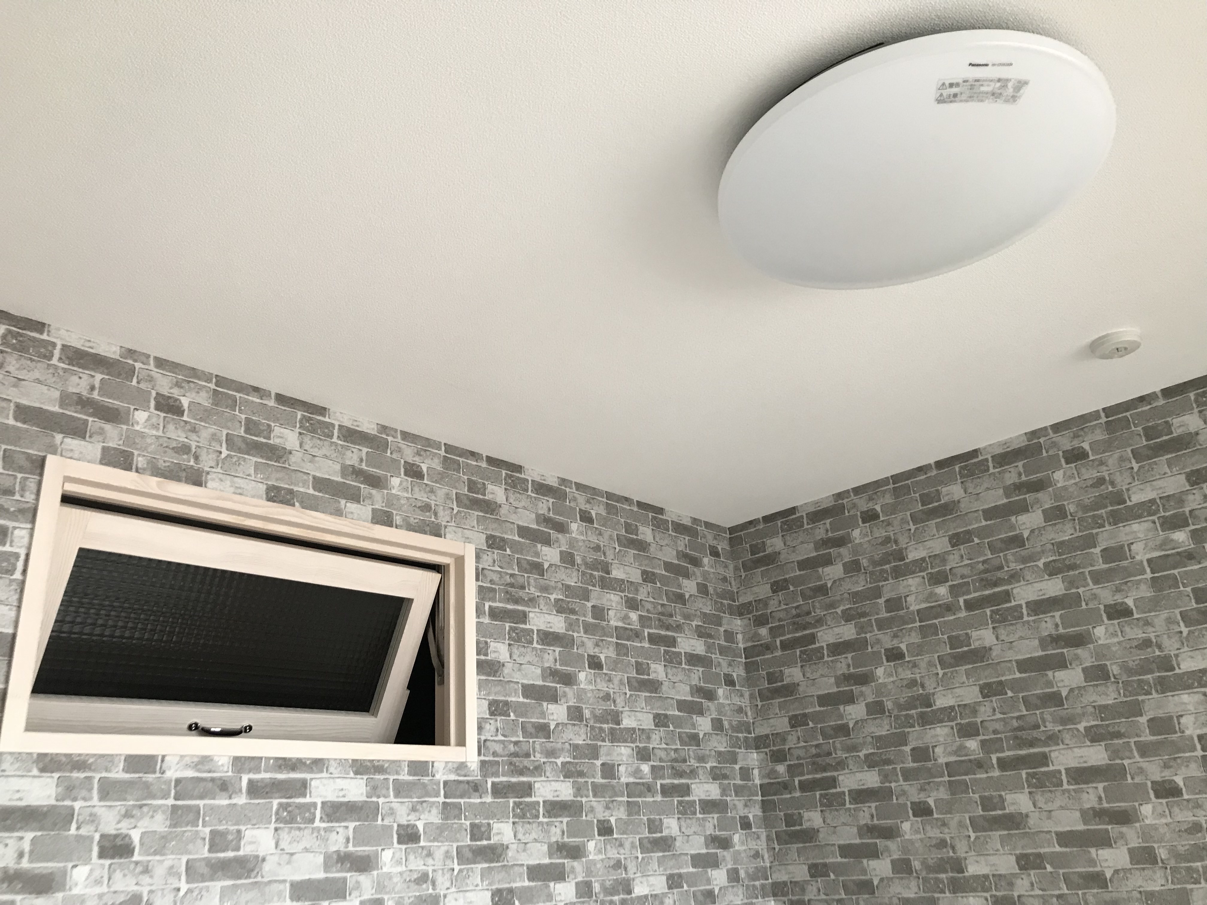 室内窓（インテリアウインドウ）で通風経路を確保【施工事例】