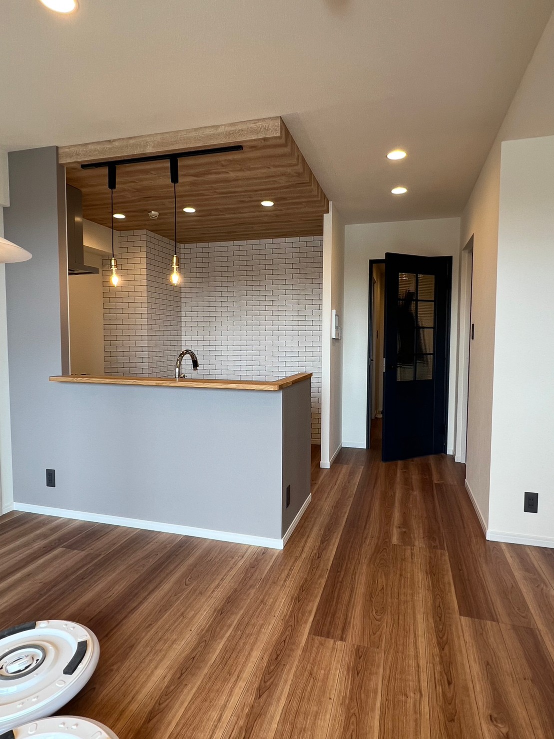 対面キッチンの壁開口部の拡張【施工事例】